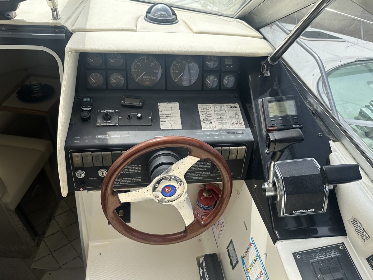foto: 21 Bayliner 3055 Sunbridge