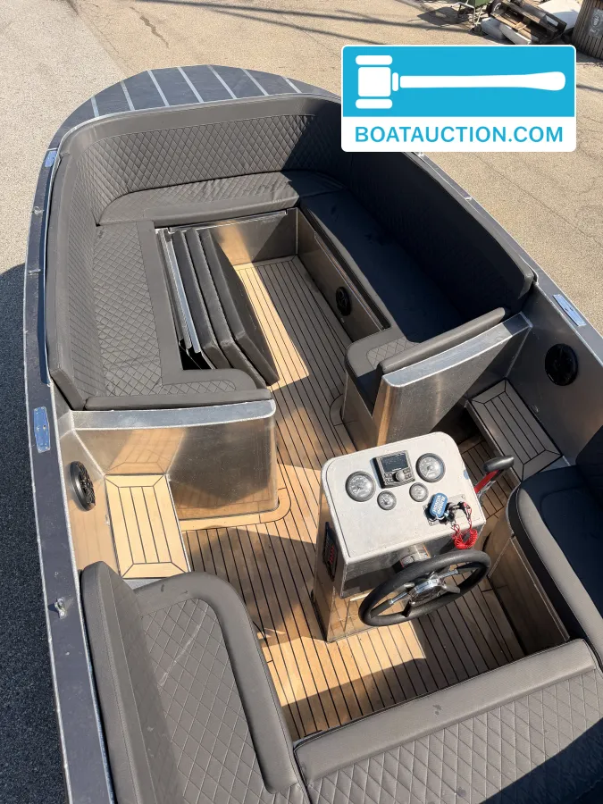 foto: 11 Luxury Alu tender 65