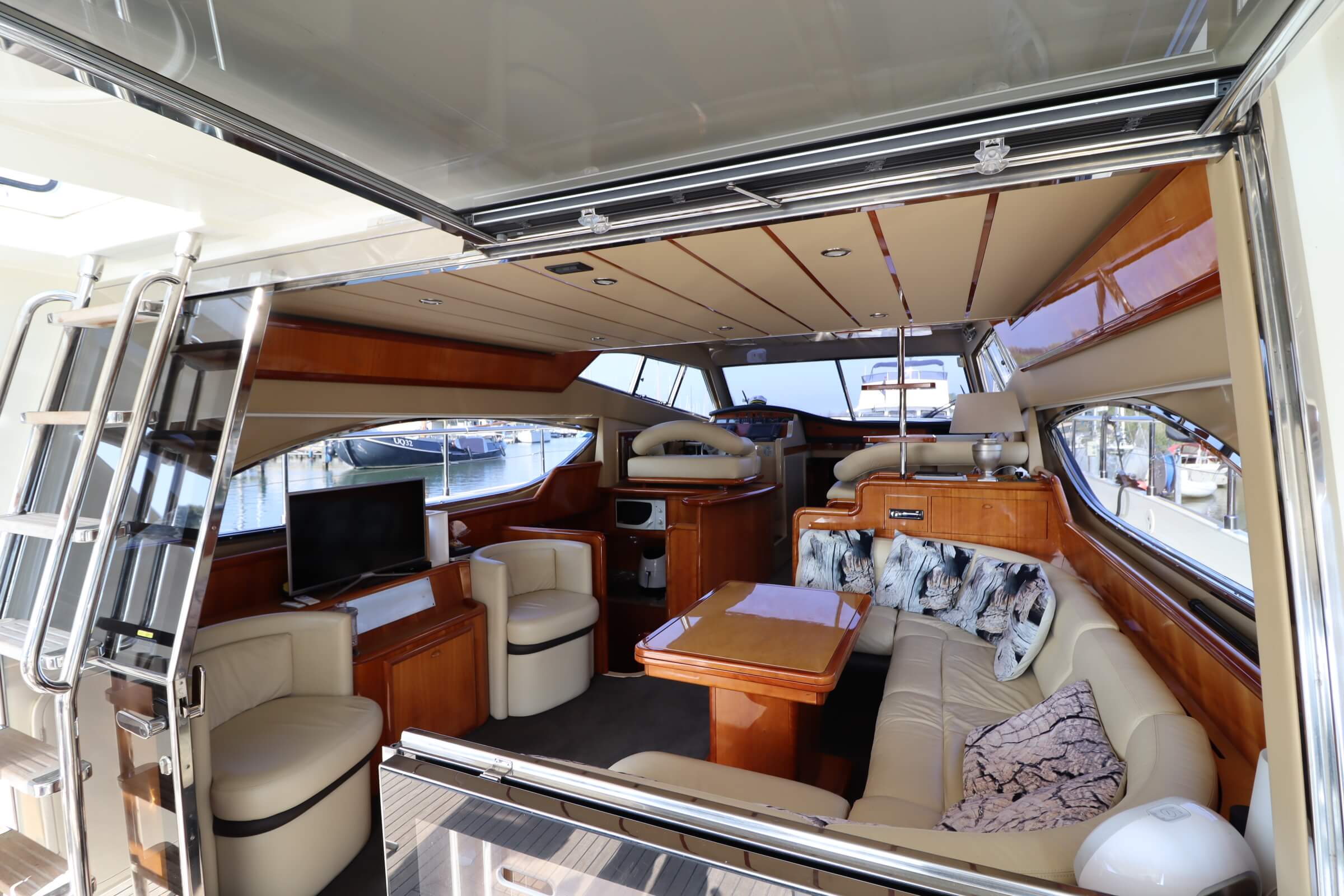 foto: 22 Ferretti Yachts 530