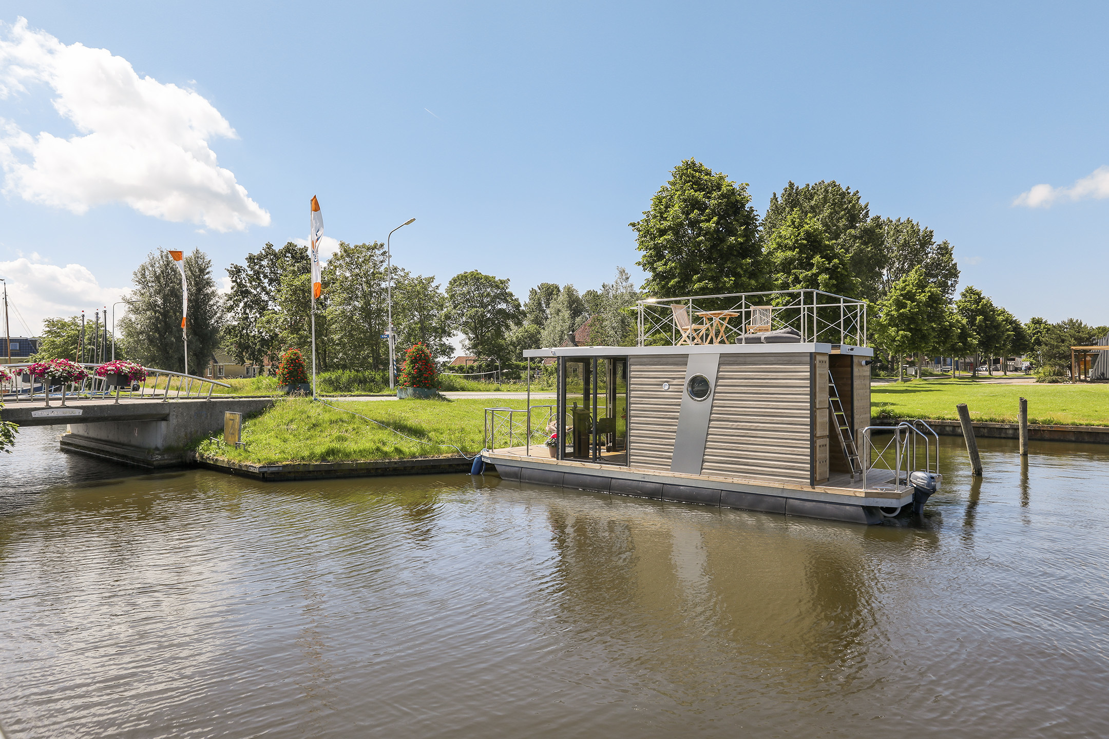 foto: 43 Campi 300 Houseboat