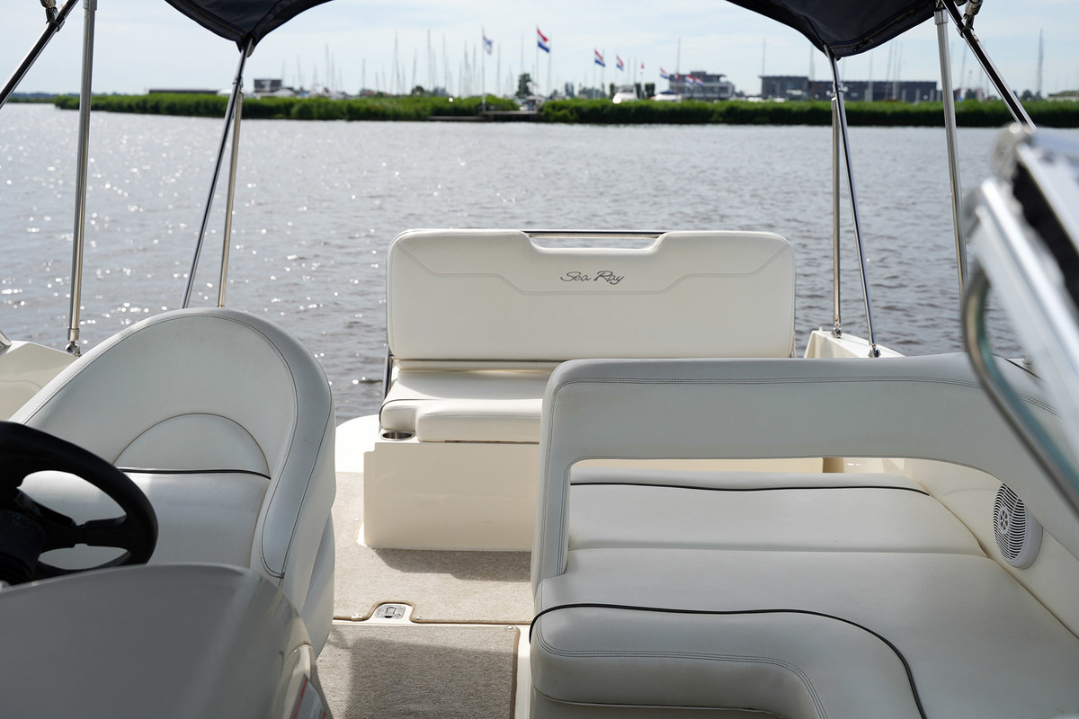 foto: 64 Sea Ray 255 Sundancer