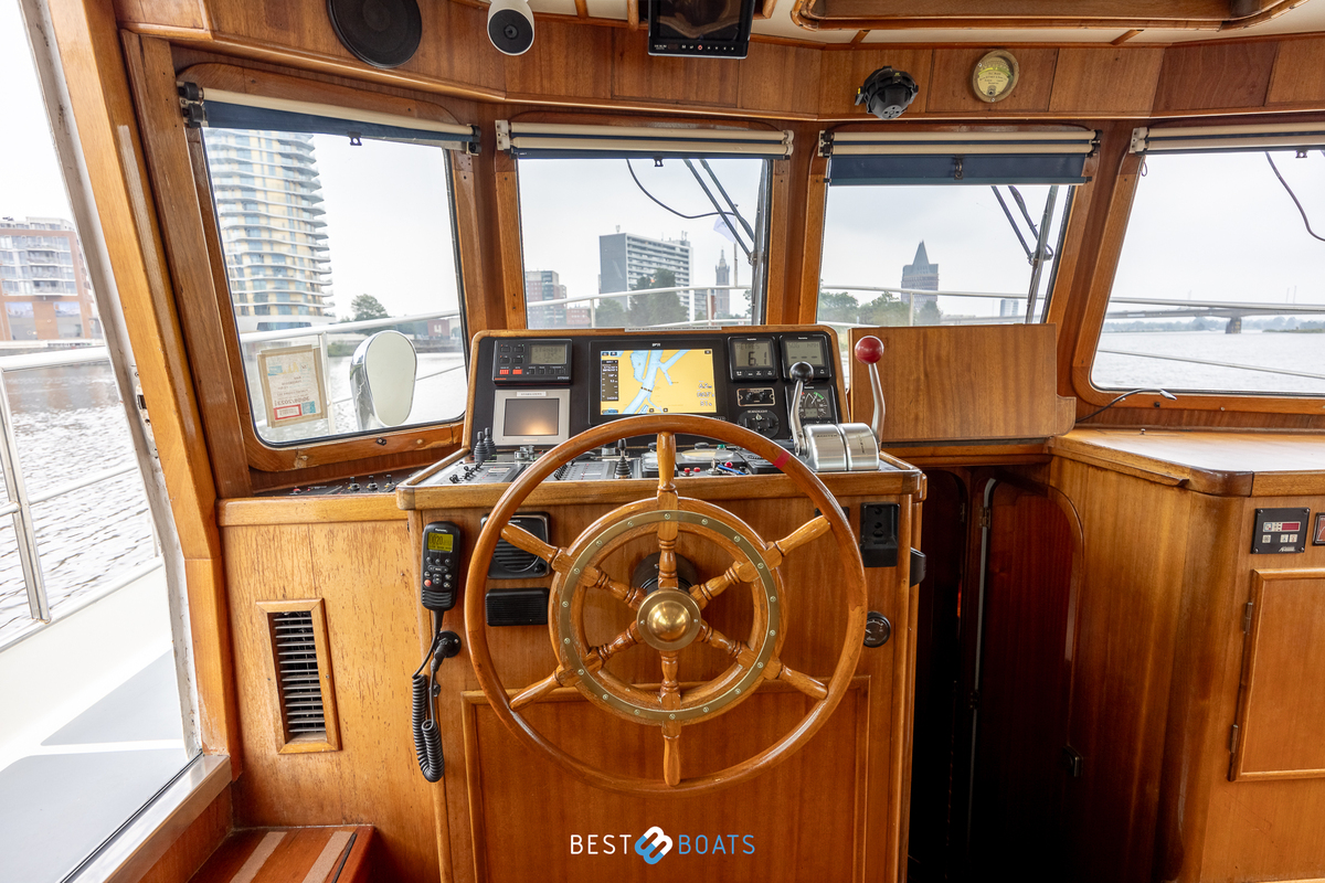 foto: 57 Tradewind 33