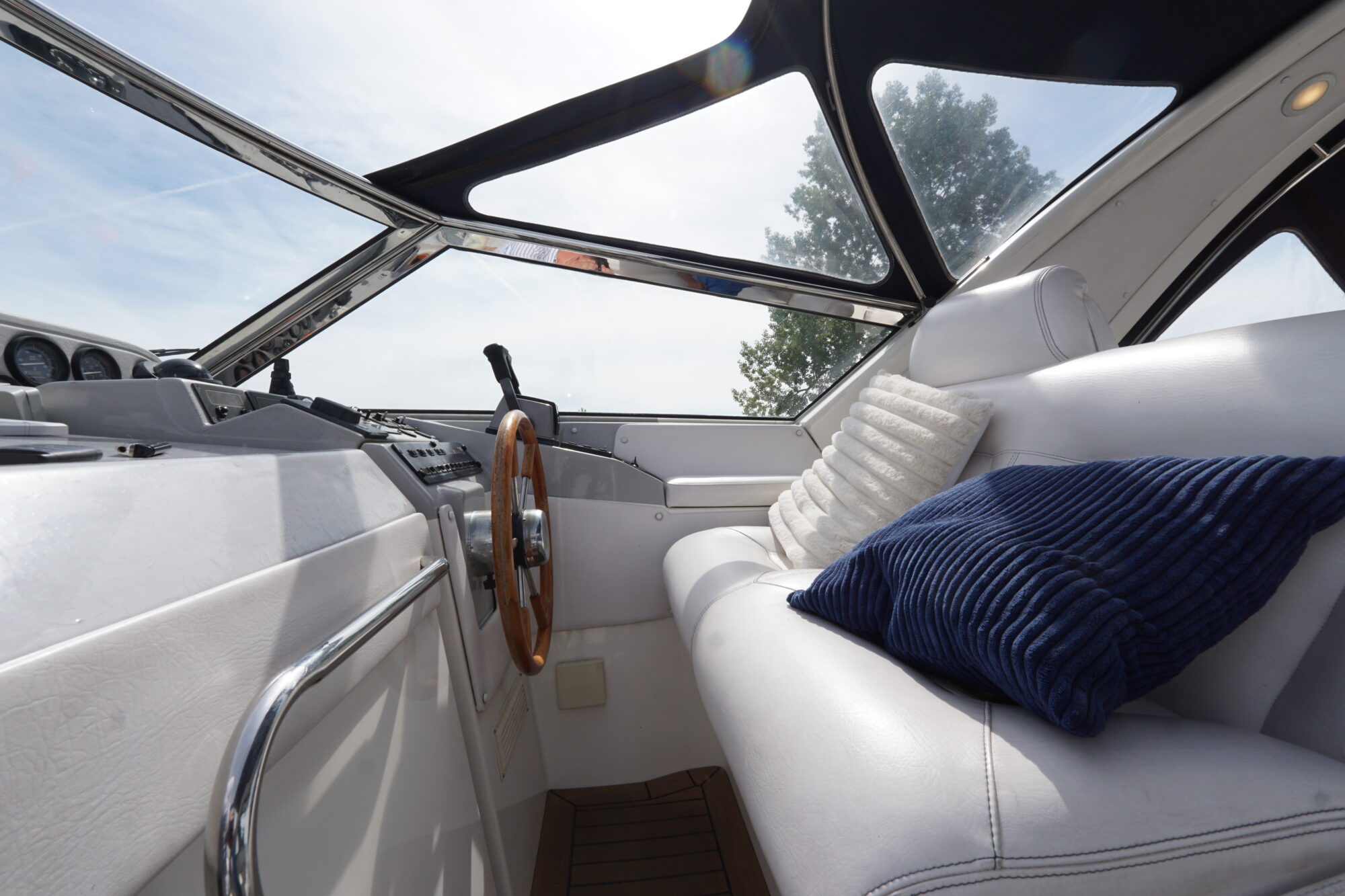 foto: 24 Sealine Sealine 328 Sport Bridge