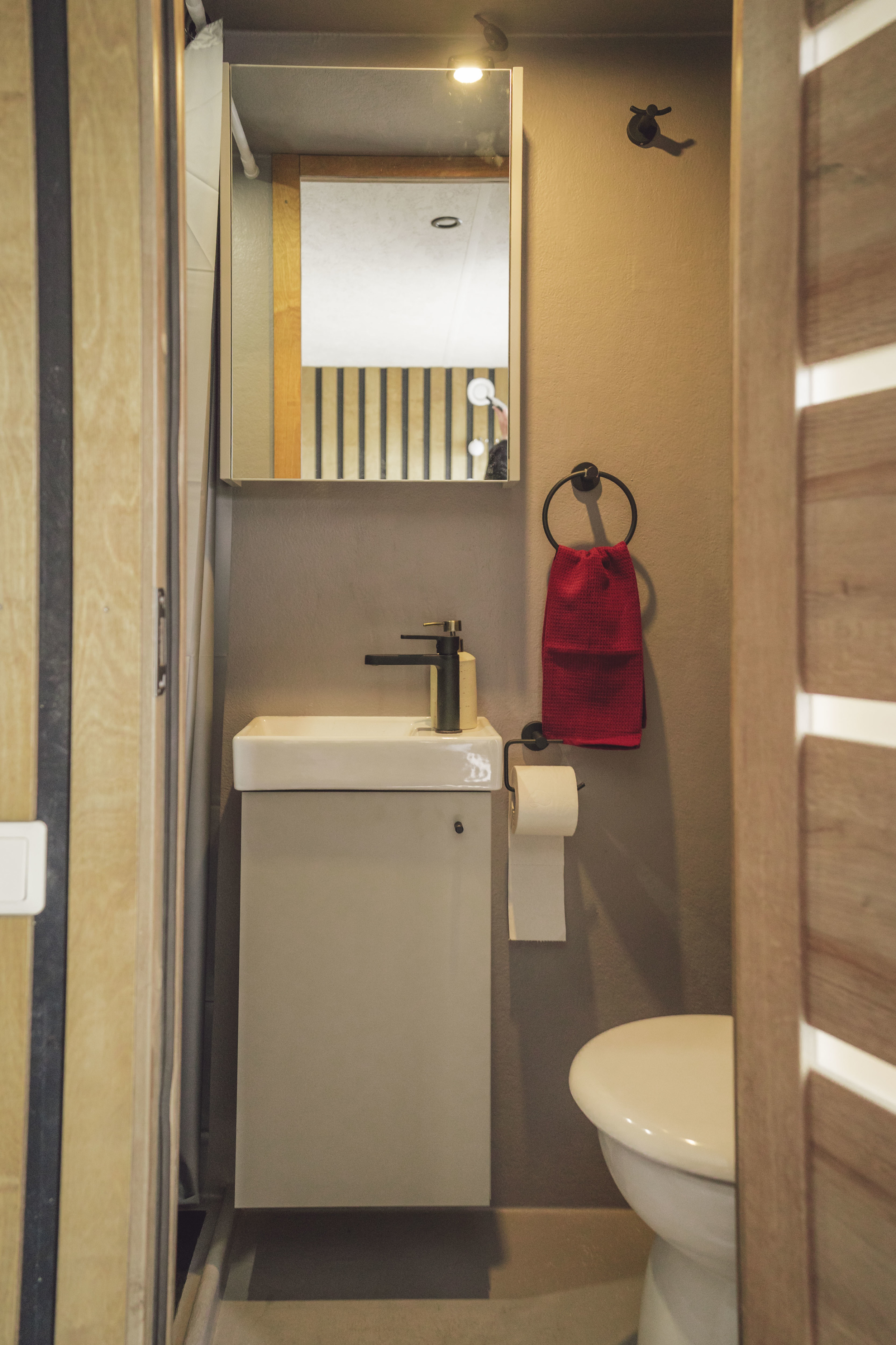 foto: 27 SHB Houseboat GTR 6.3