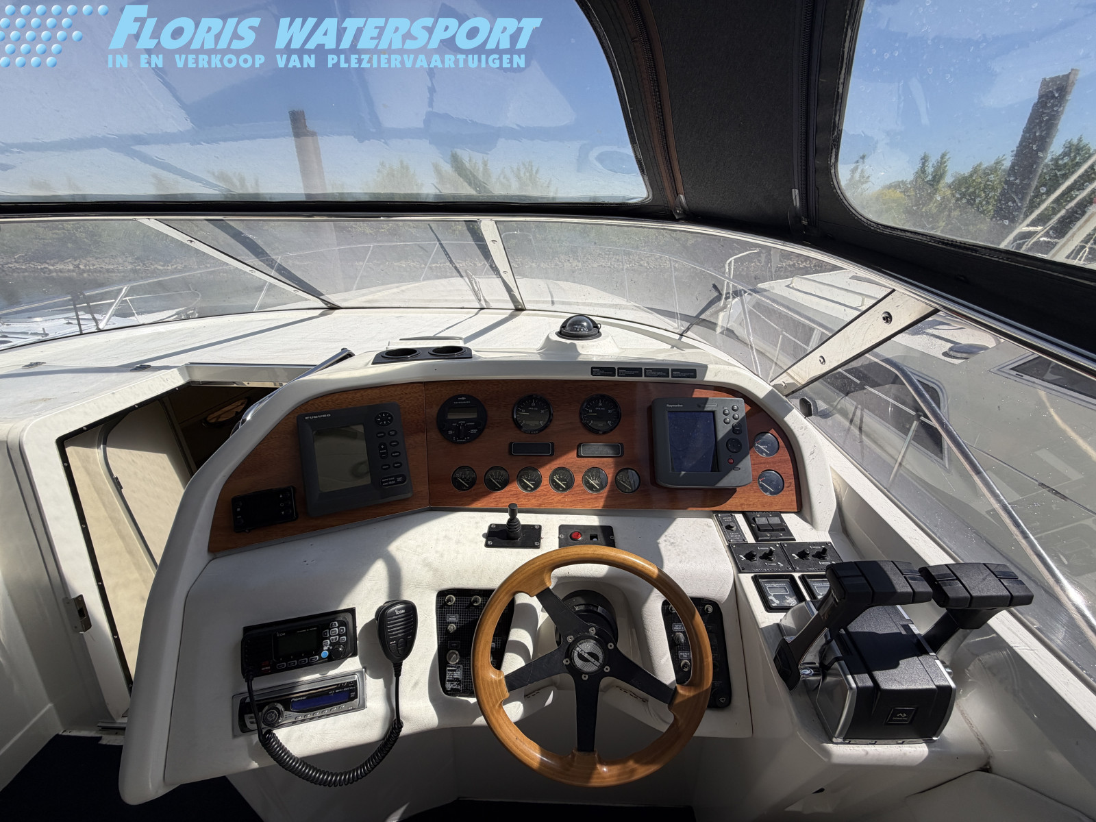 foto: 14 Sunseeker 38 Martinique