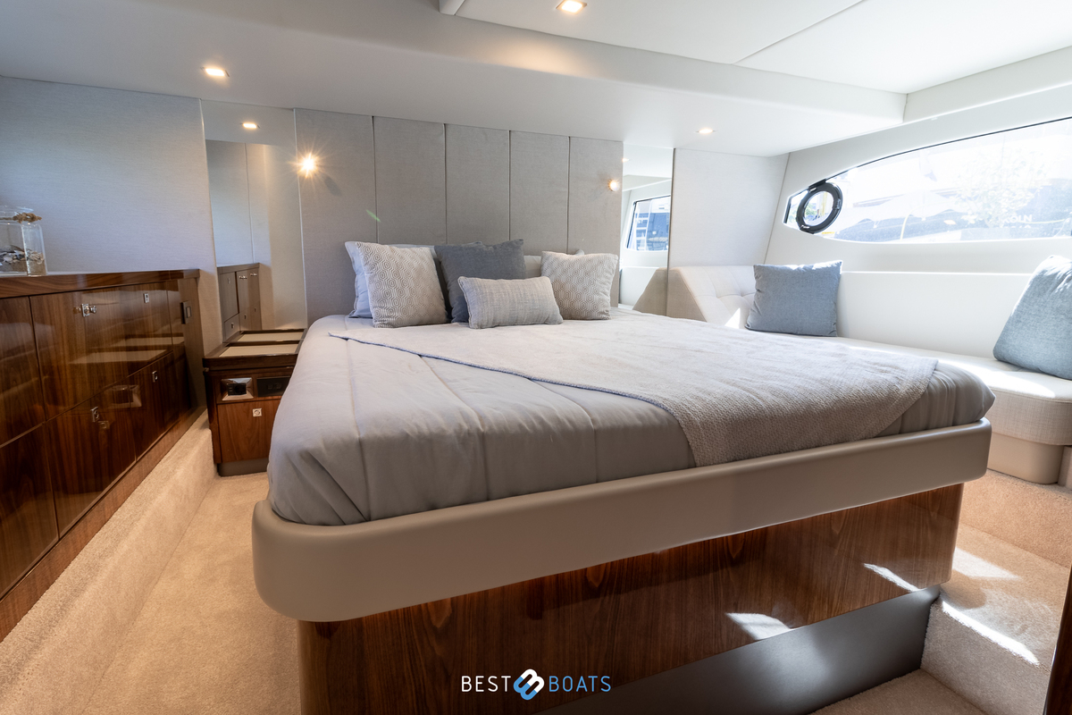 foto: 31 Riviera 4600 SPORT YACHT-PLATINUM EDITION