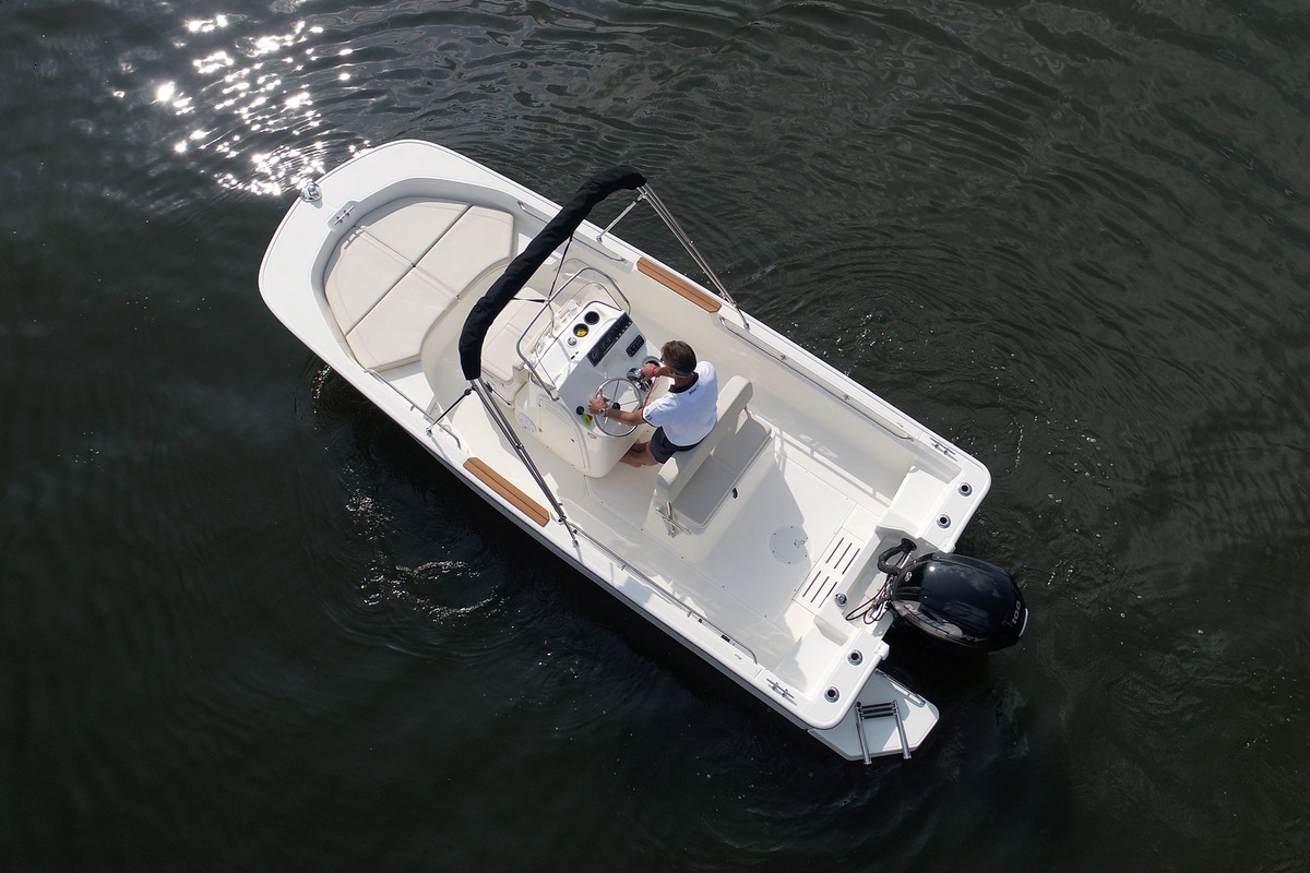 foto: 37 Boston Whaler 170 Montauk