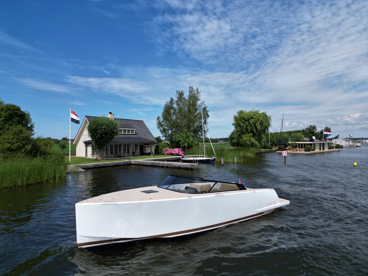 foto: 33 Vandutch 32 - Diesel