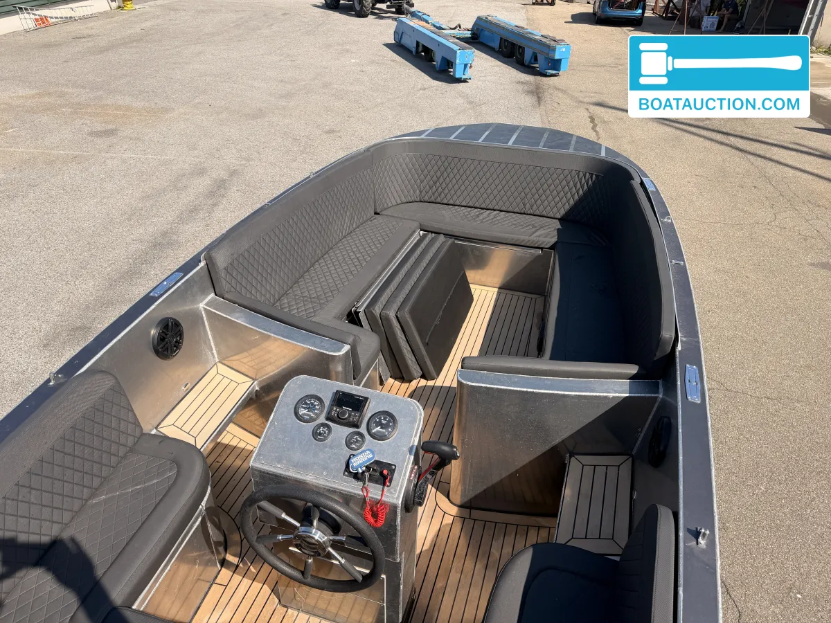 foto: 13 Luxury Alu tender 65