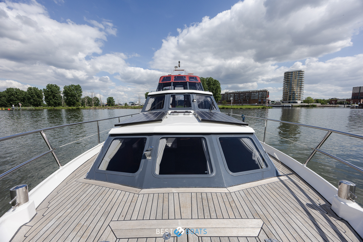 foto: 33 Linssen 37 SE
