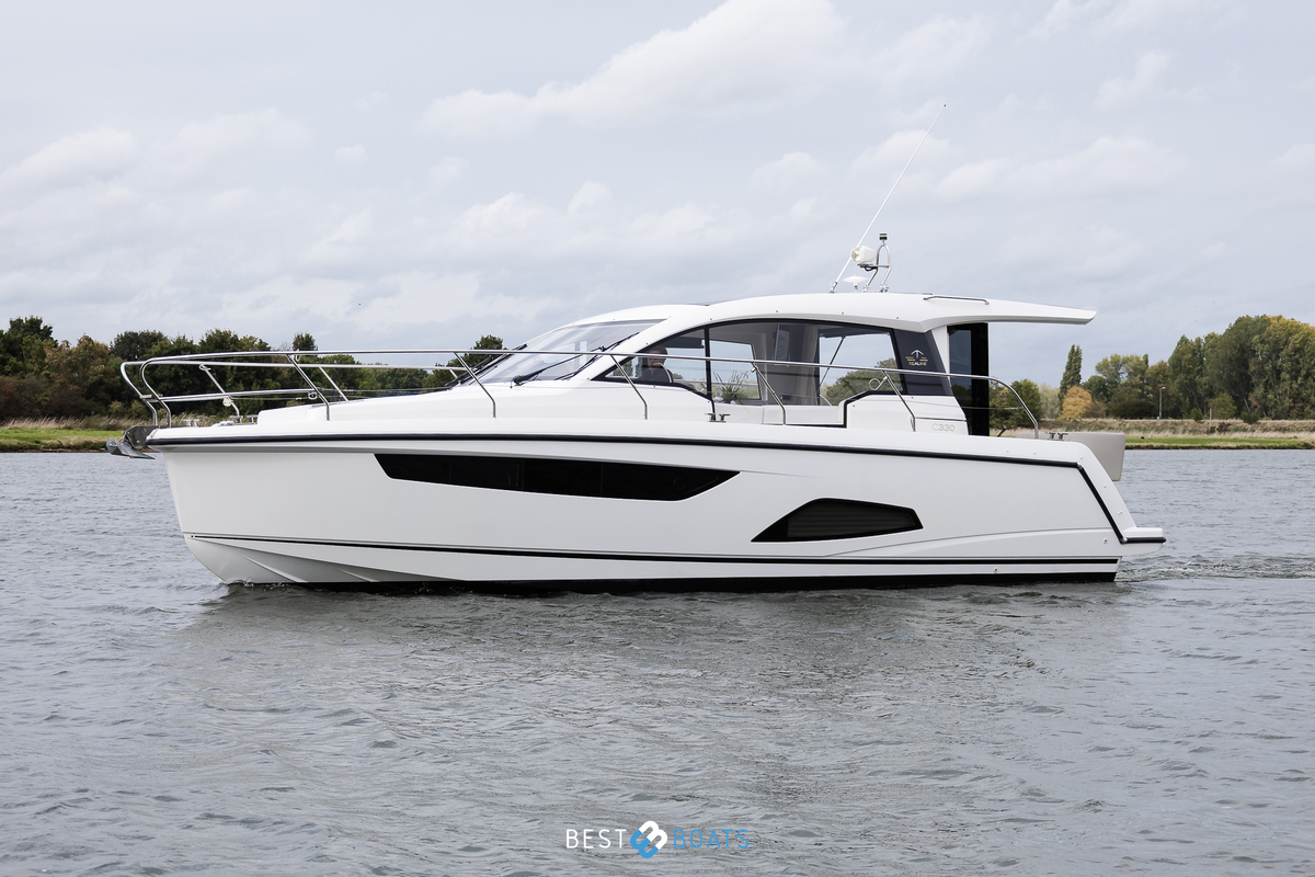 foto: 27 Sealine C330