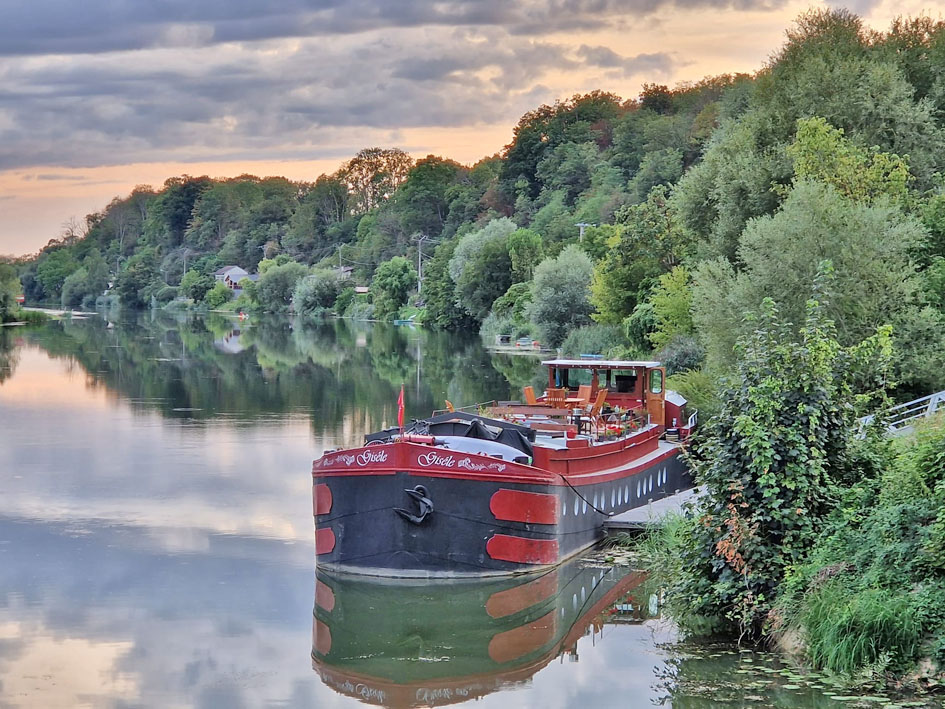 foto: 49 Spits Varend Woonschip 30.53 met UBC