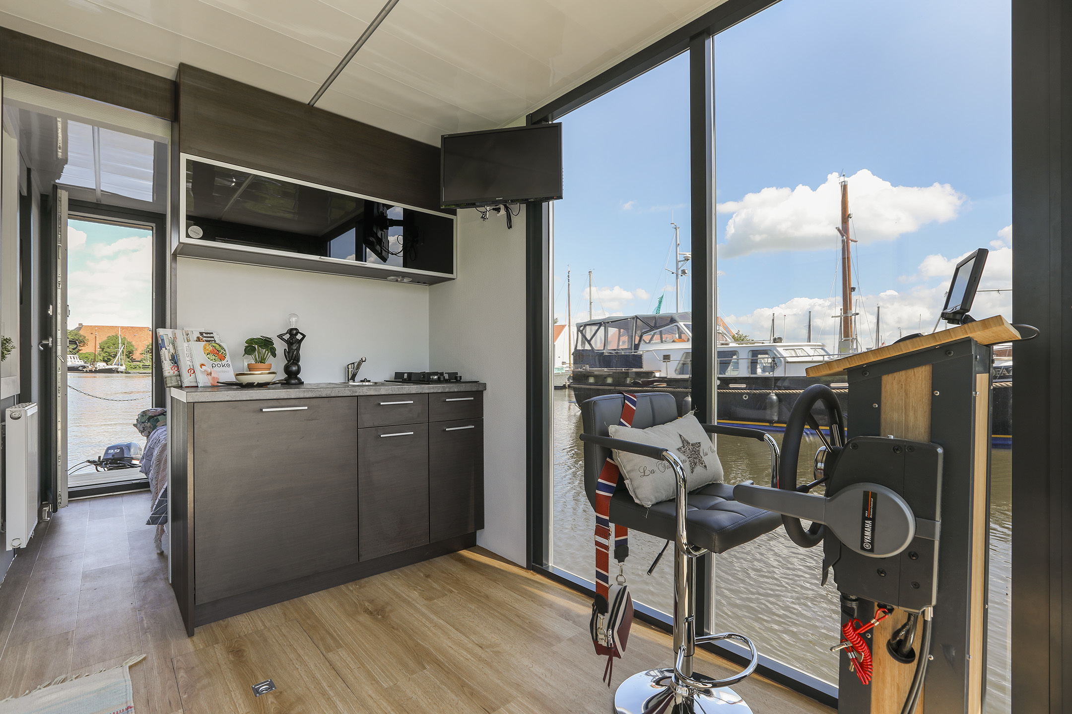 foto: 45 Campi 300 Houseboat