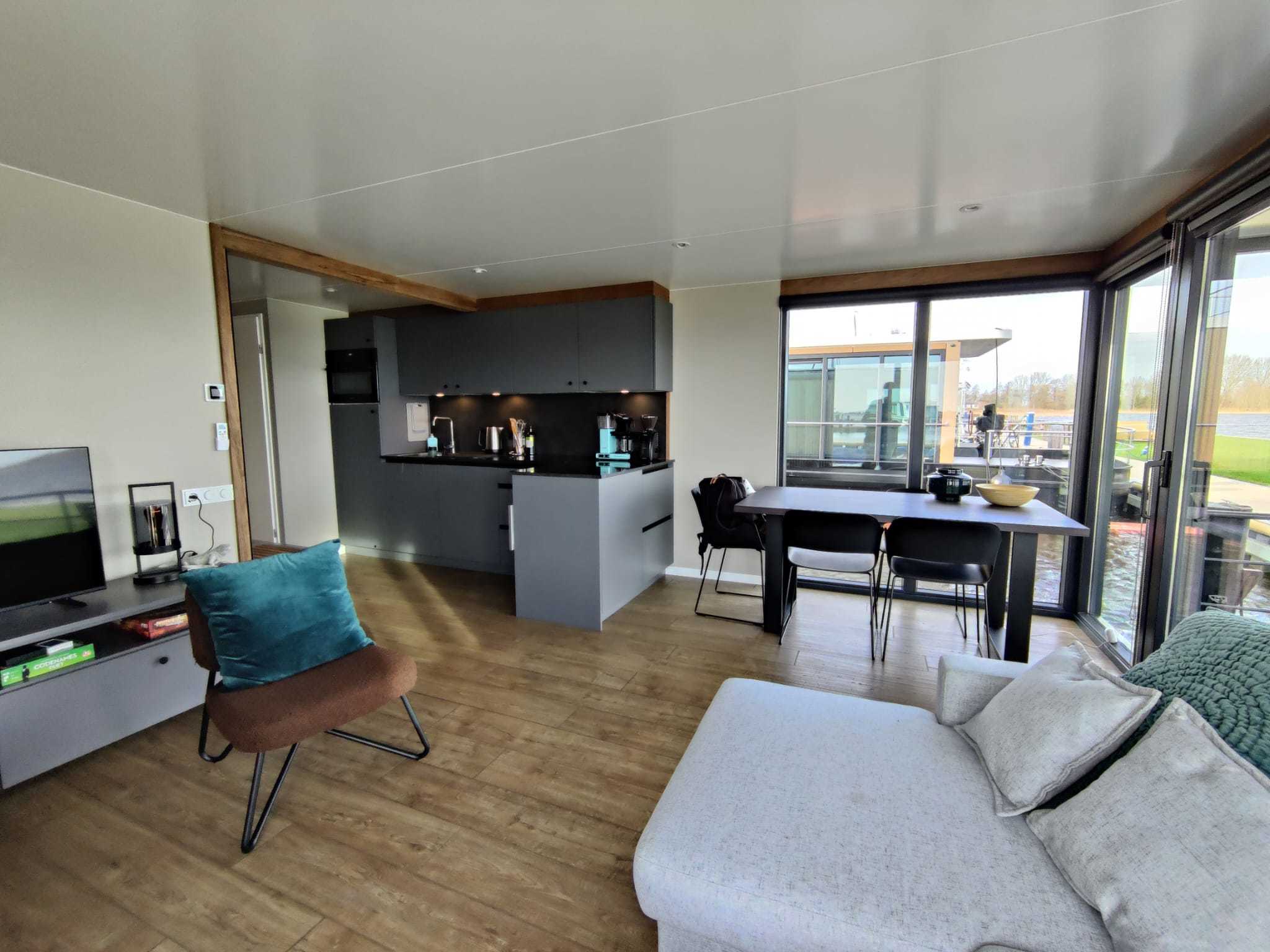 foto: 36 Castalia Met Koopligplaats 1460 X 500 Special Houseboat