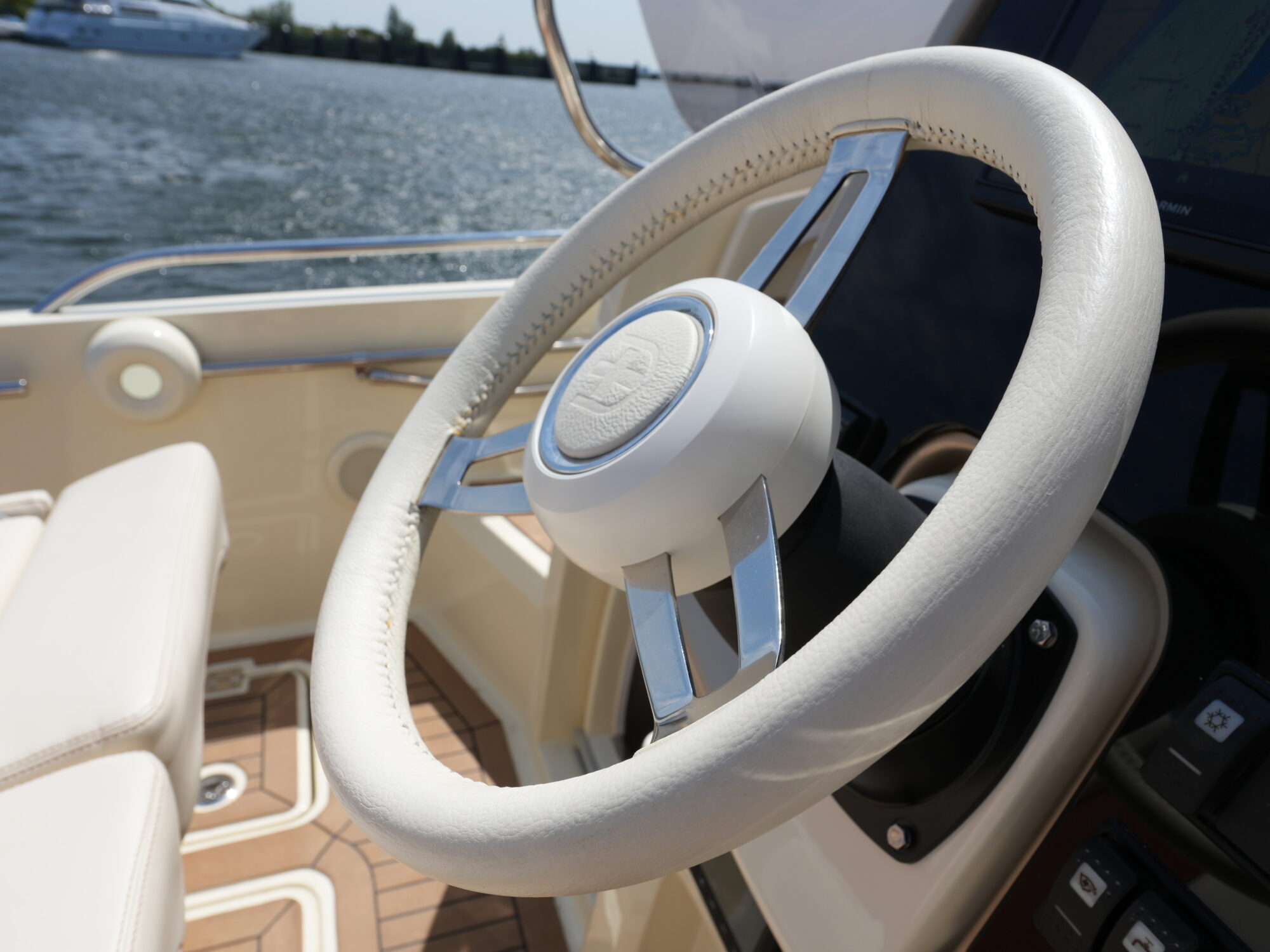 foto: 24 Invictus Invictus 270 CX