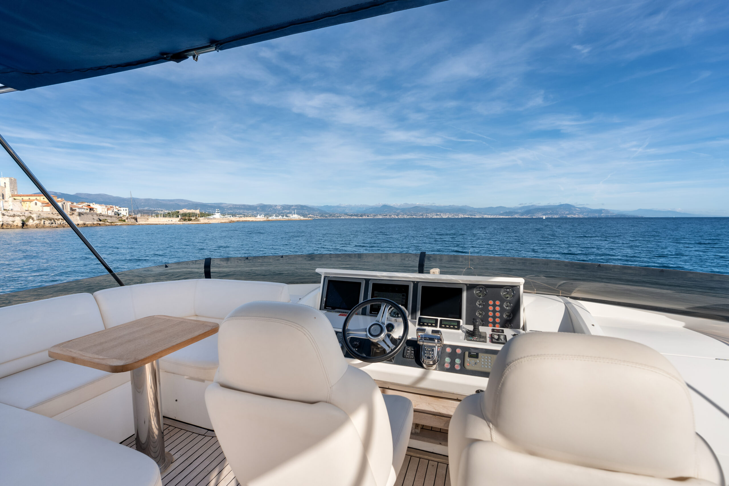 foto: 77 Princess 85