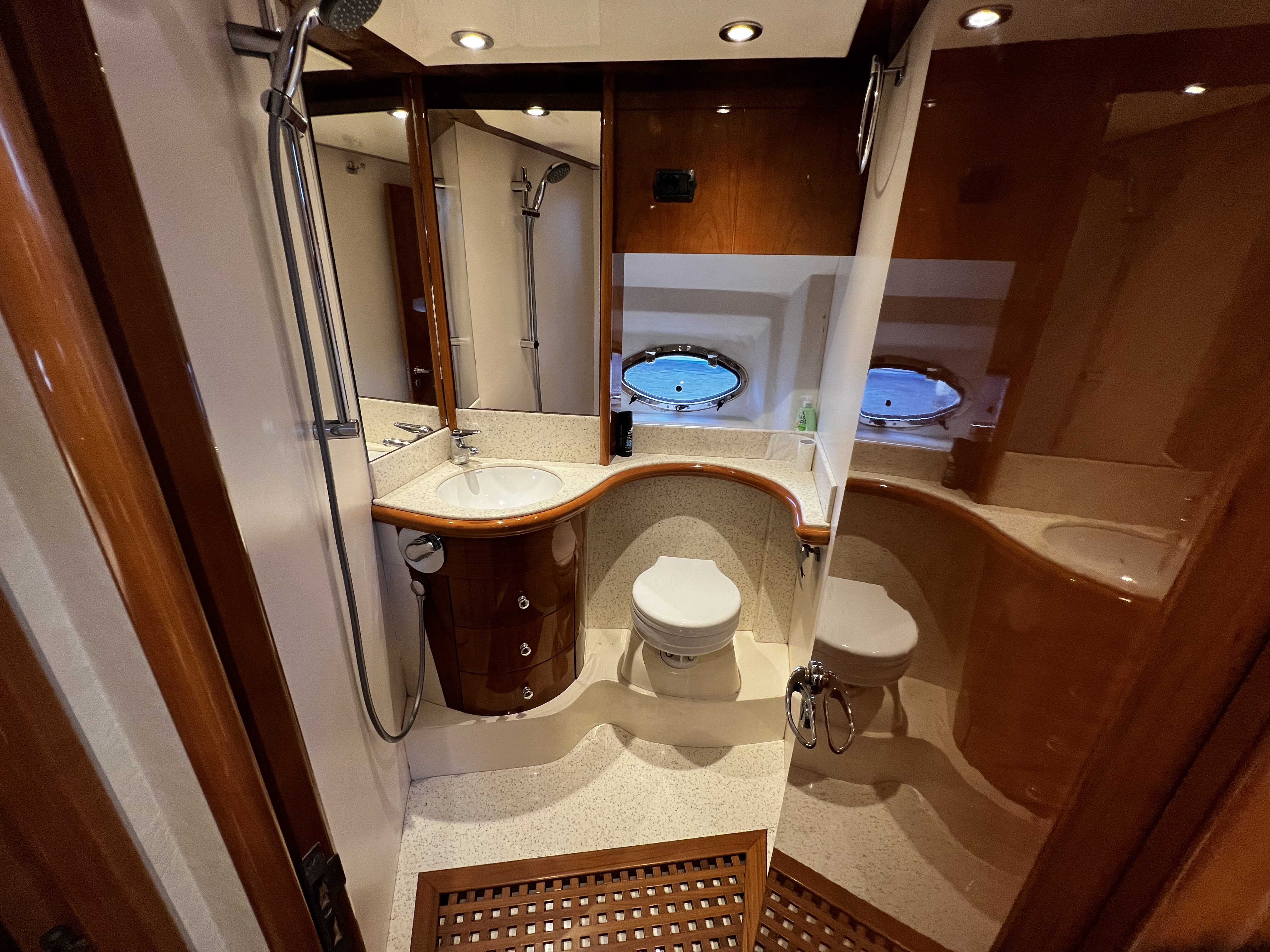 foto: 23 Astondoa  43 GLX