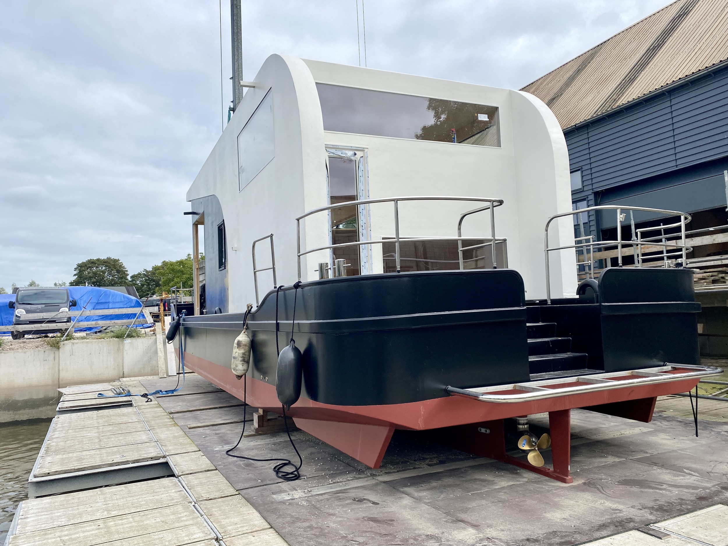 foto: 34 HOMESHIP VaarLoft Volledig Elektrische Houseboat