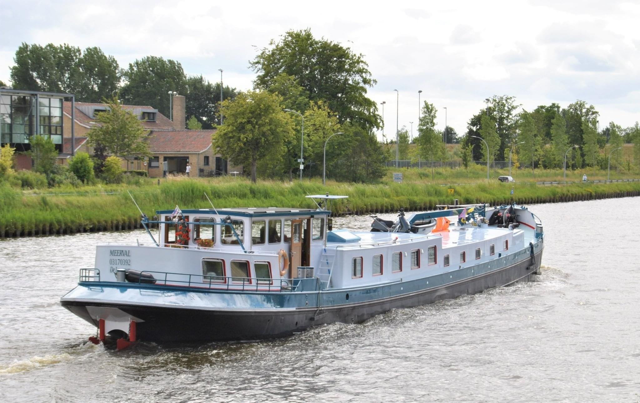 foto: 24 Luxe Motor 35.00