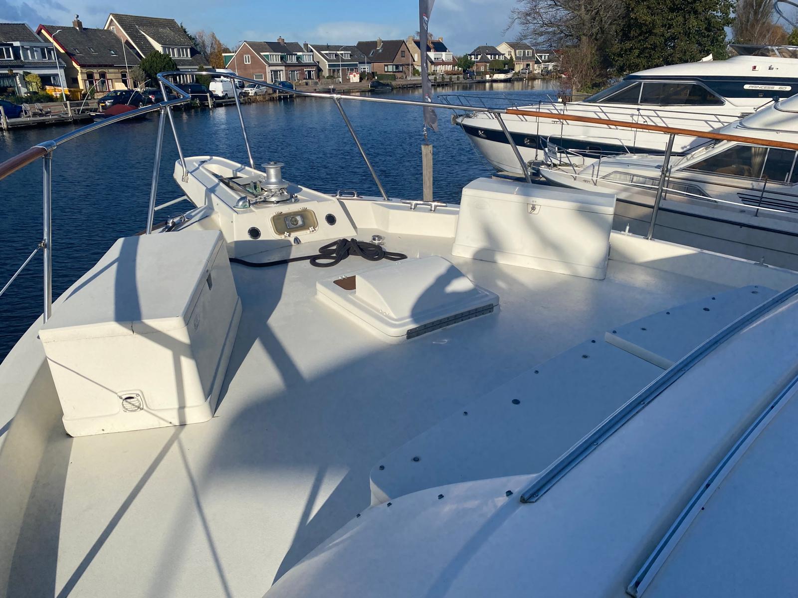 foto: 23 Hatteras 70 Fly ( Varend Woonschip )