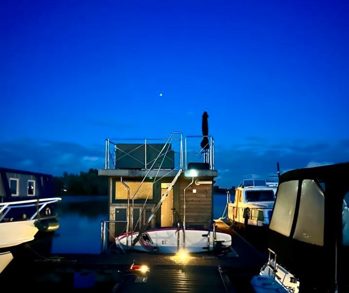 foto: 12 Campi 300-320 Houseboat With Charter