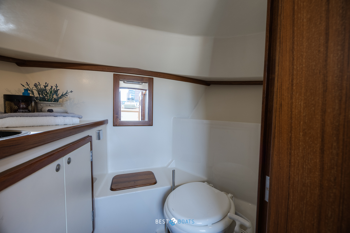 foto: 11 Interboat Intercruiser 27 Cabin