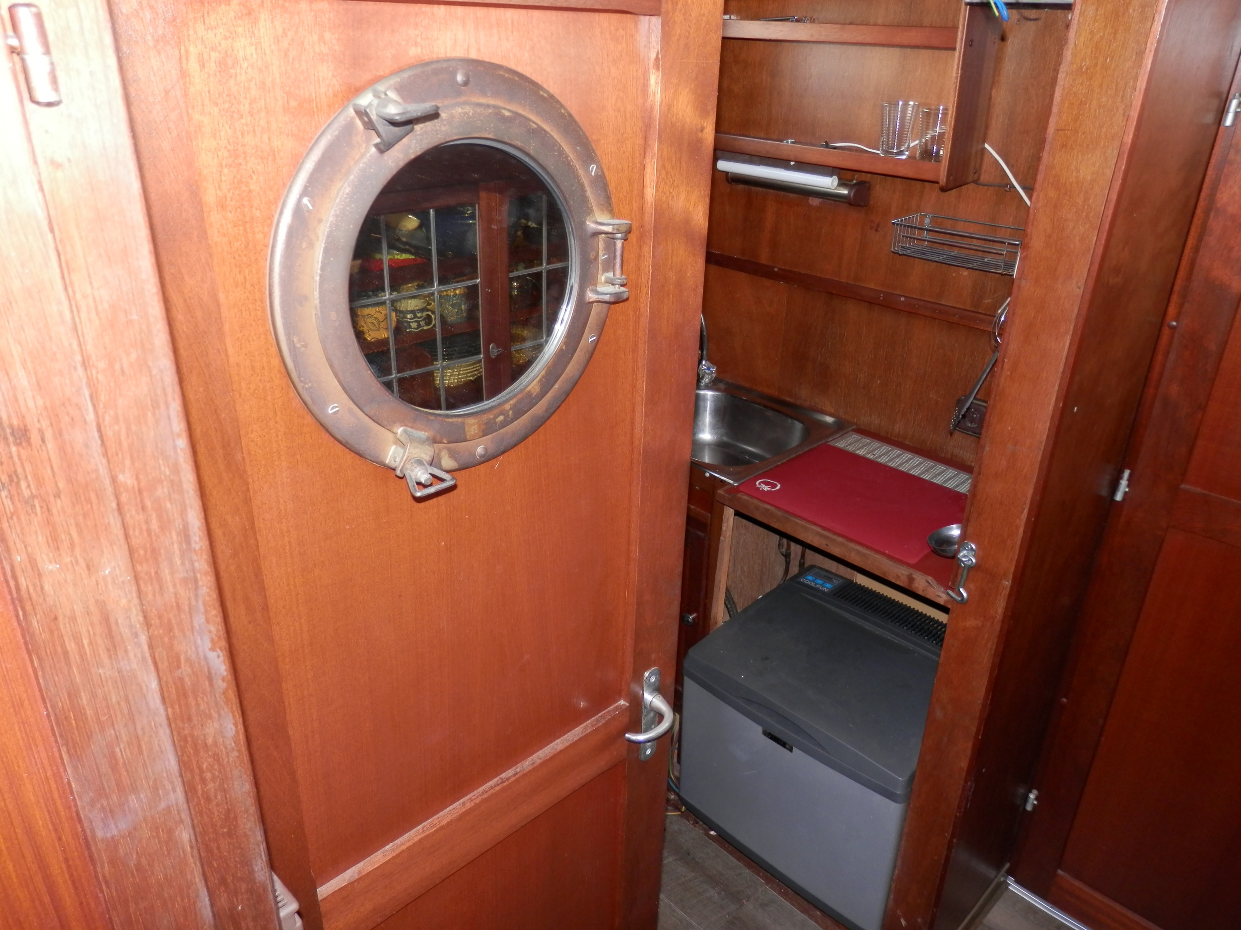 foto: 76 MOTORSAILER Kallipygos 10.00