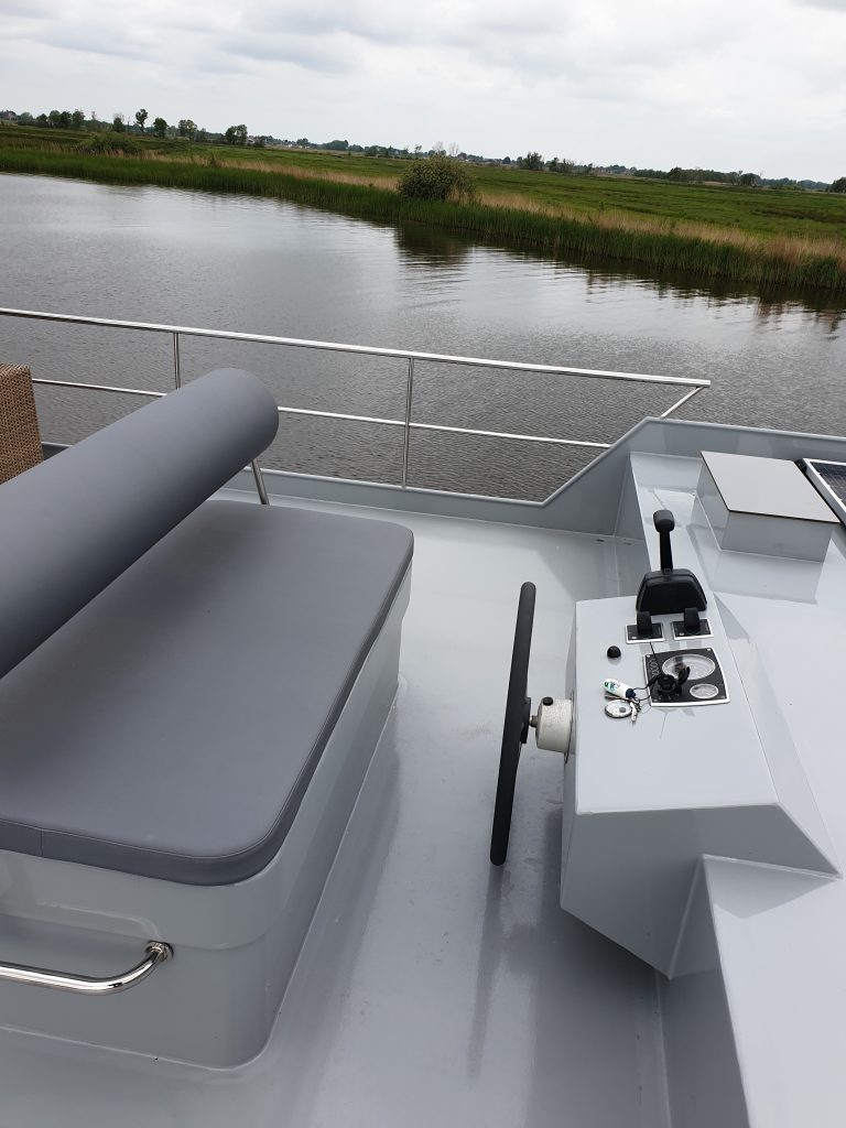 foto: 27 Houseboat Friesland 12.75 X 4.50 (inboard Engine)