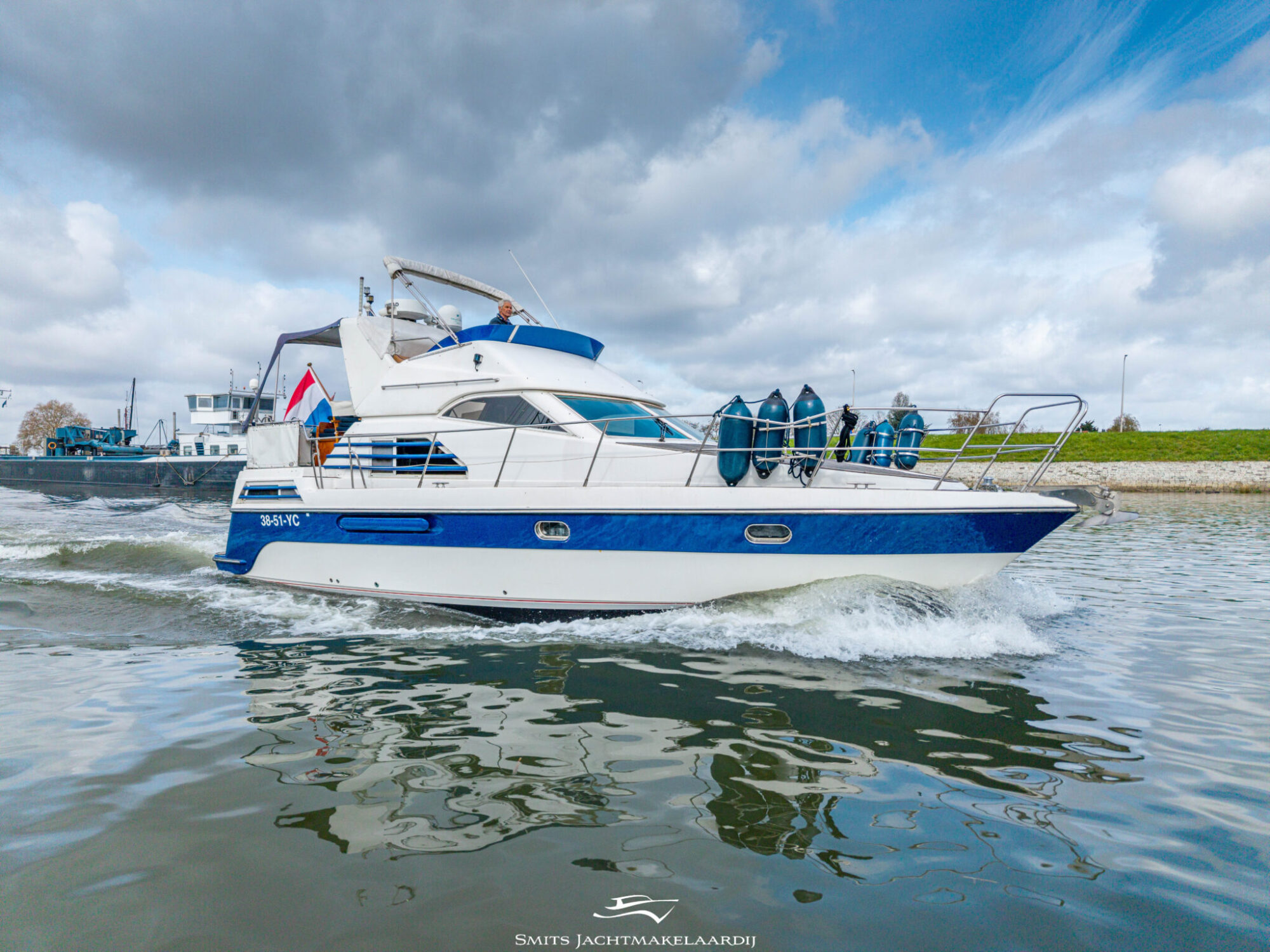 foto: 68 Astor Astor 37 Flybridge