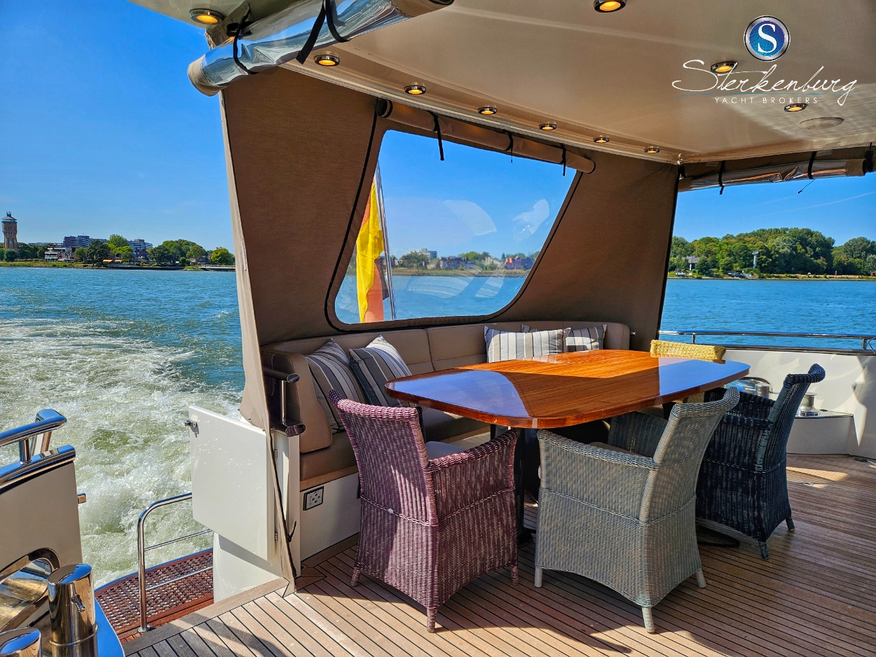 foto: 23 Van der Valk Continental II 2300 ALU-IPS