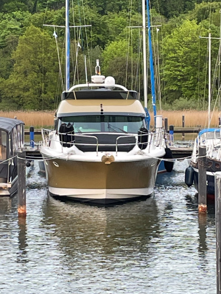 foto: 10 Prestige 42 Fly