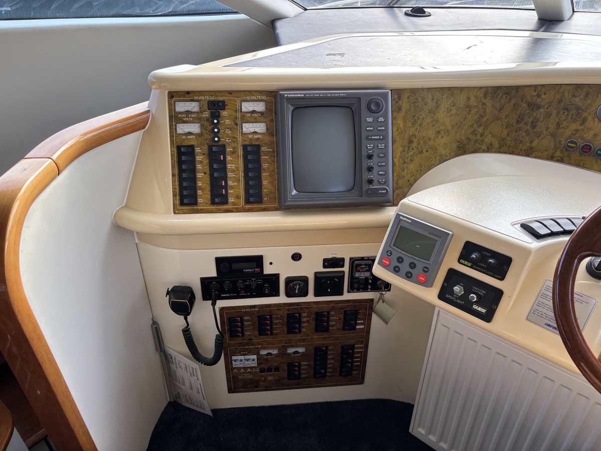 foto: 26 Fairline Squadron 52