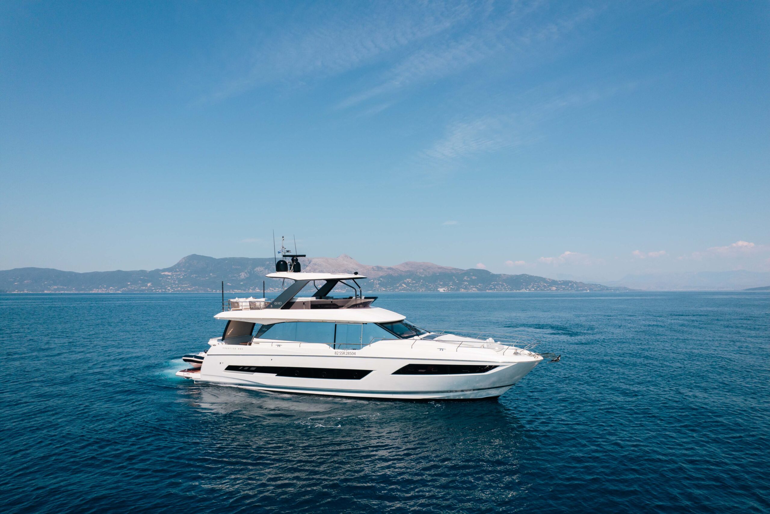 hoofdfoto: 1 Prestige 690 flybridge