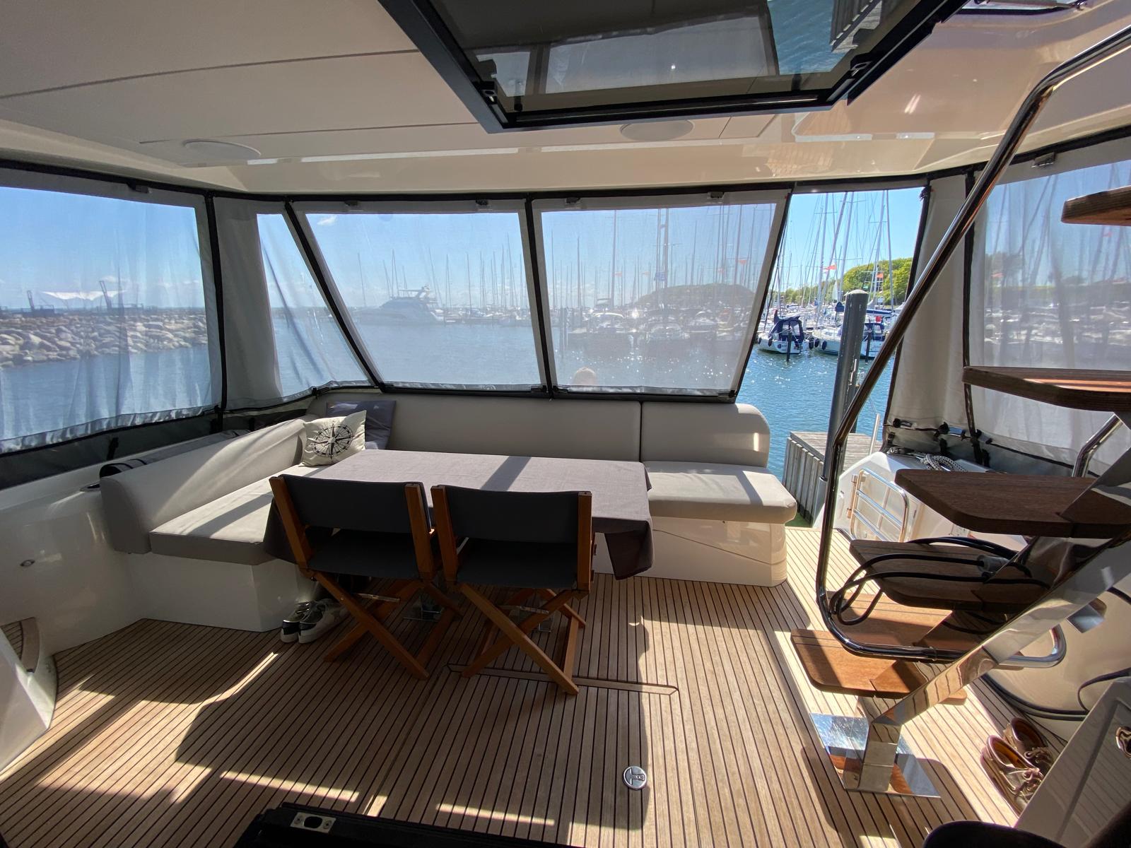 foto: 25 Prestige 590 Flybridge