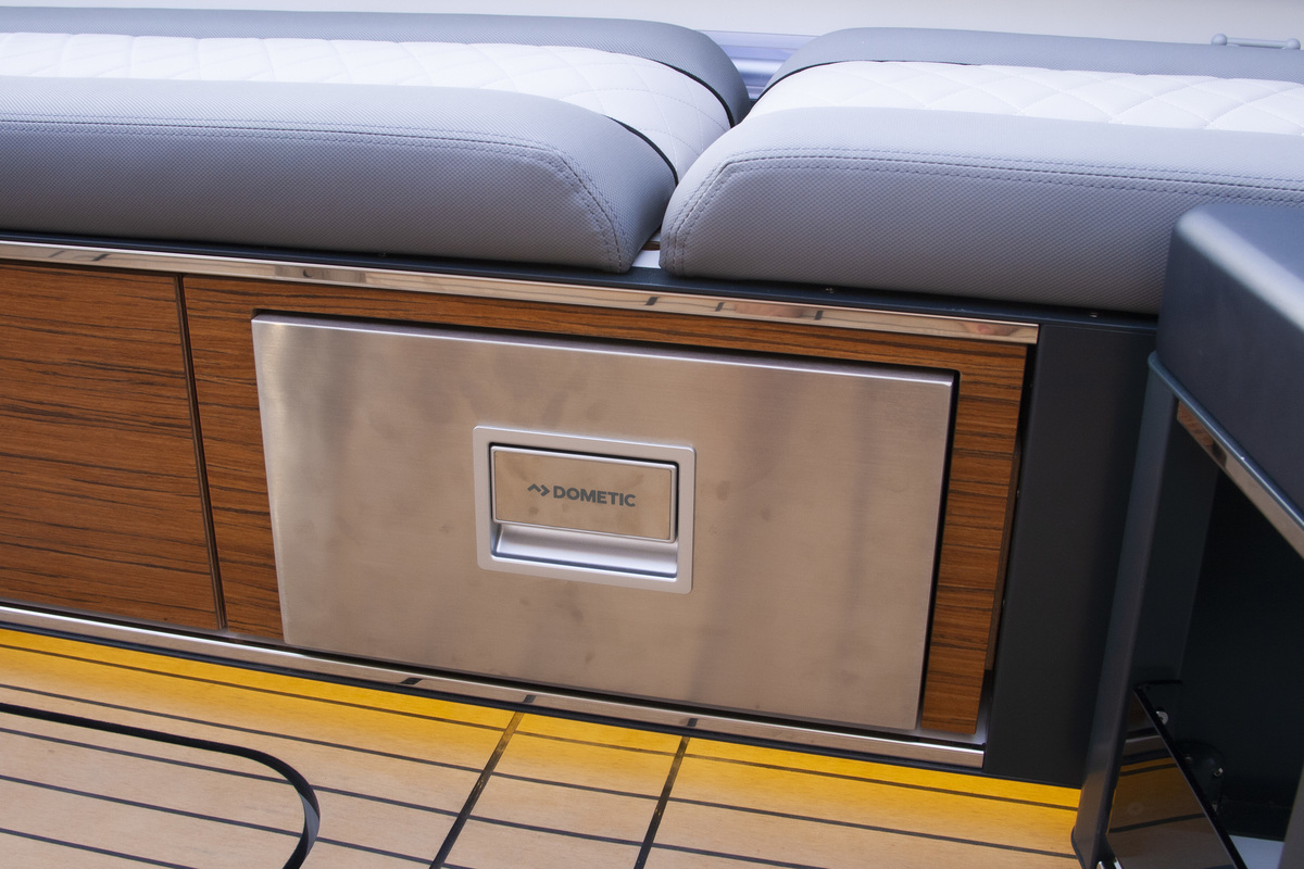 foto: 43 Alfastreet Marine 28 Cabin Electric
