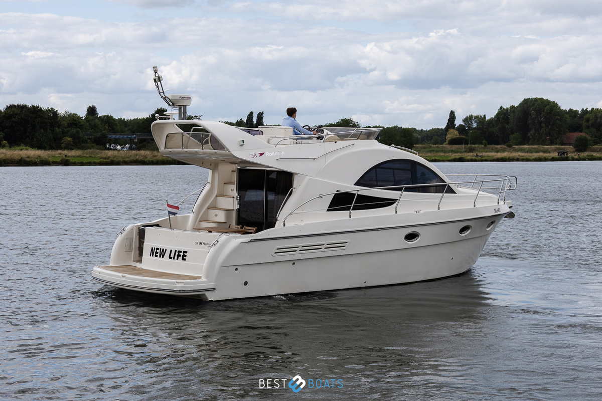foto: 34 Rodman R-38