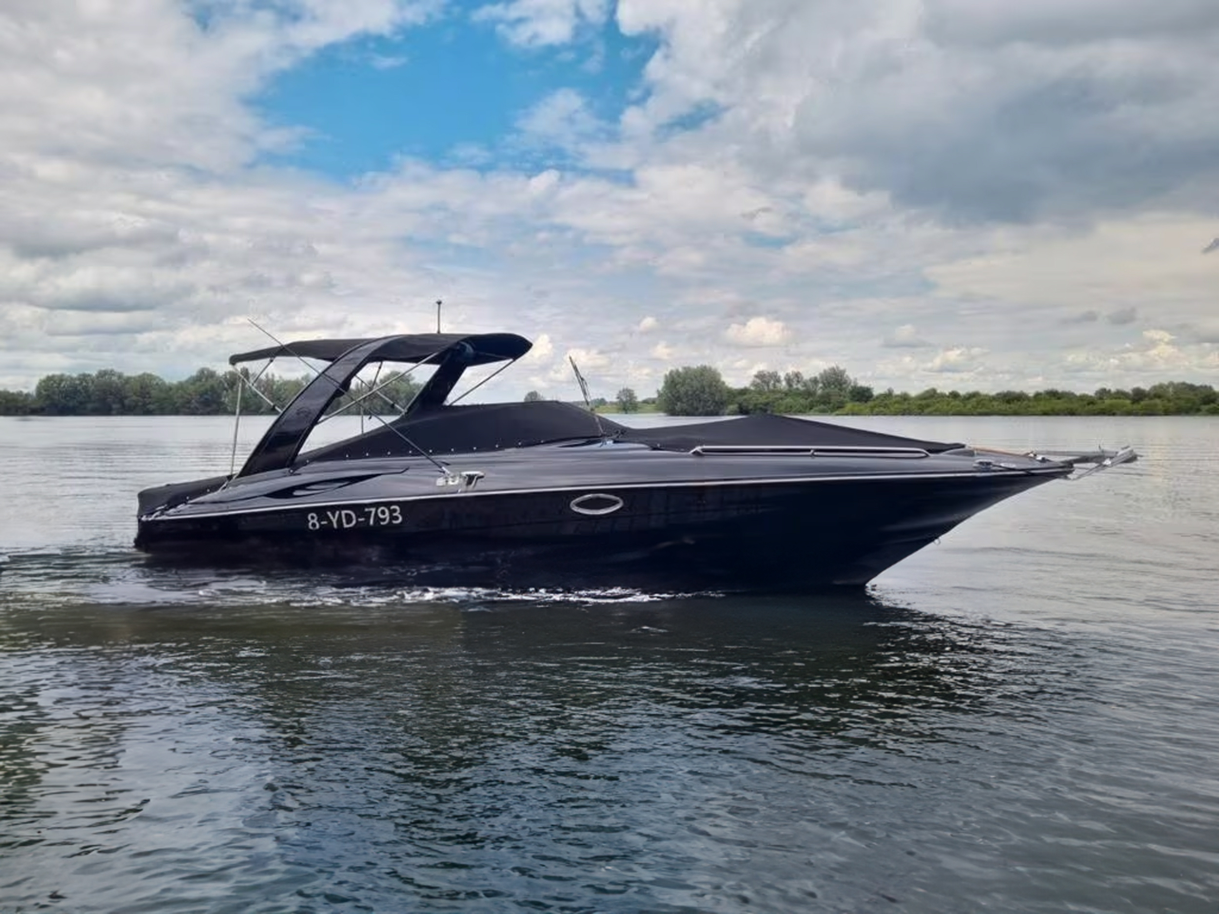 Crownline 320 bowrider black