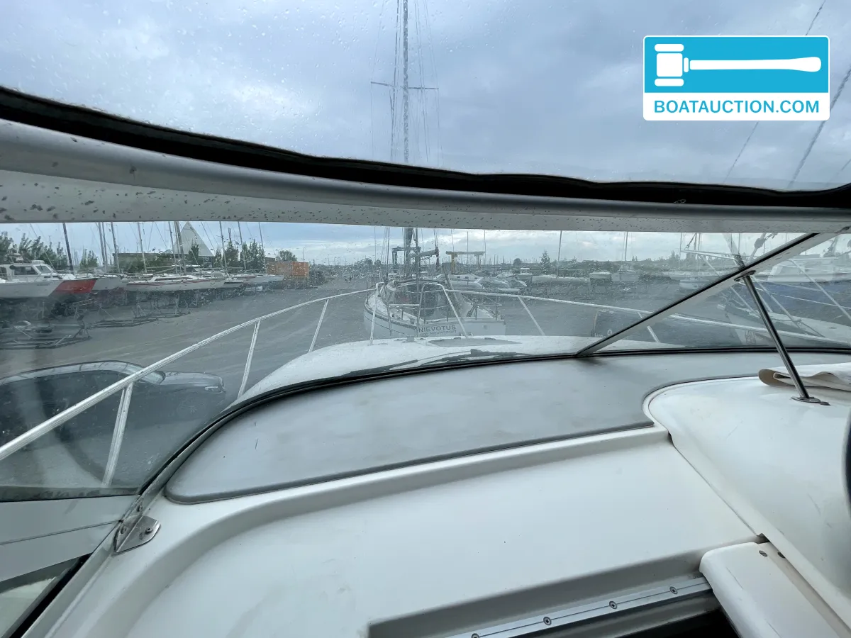 foto: 48 Sealine 310 Sportbridge