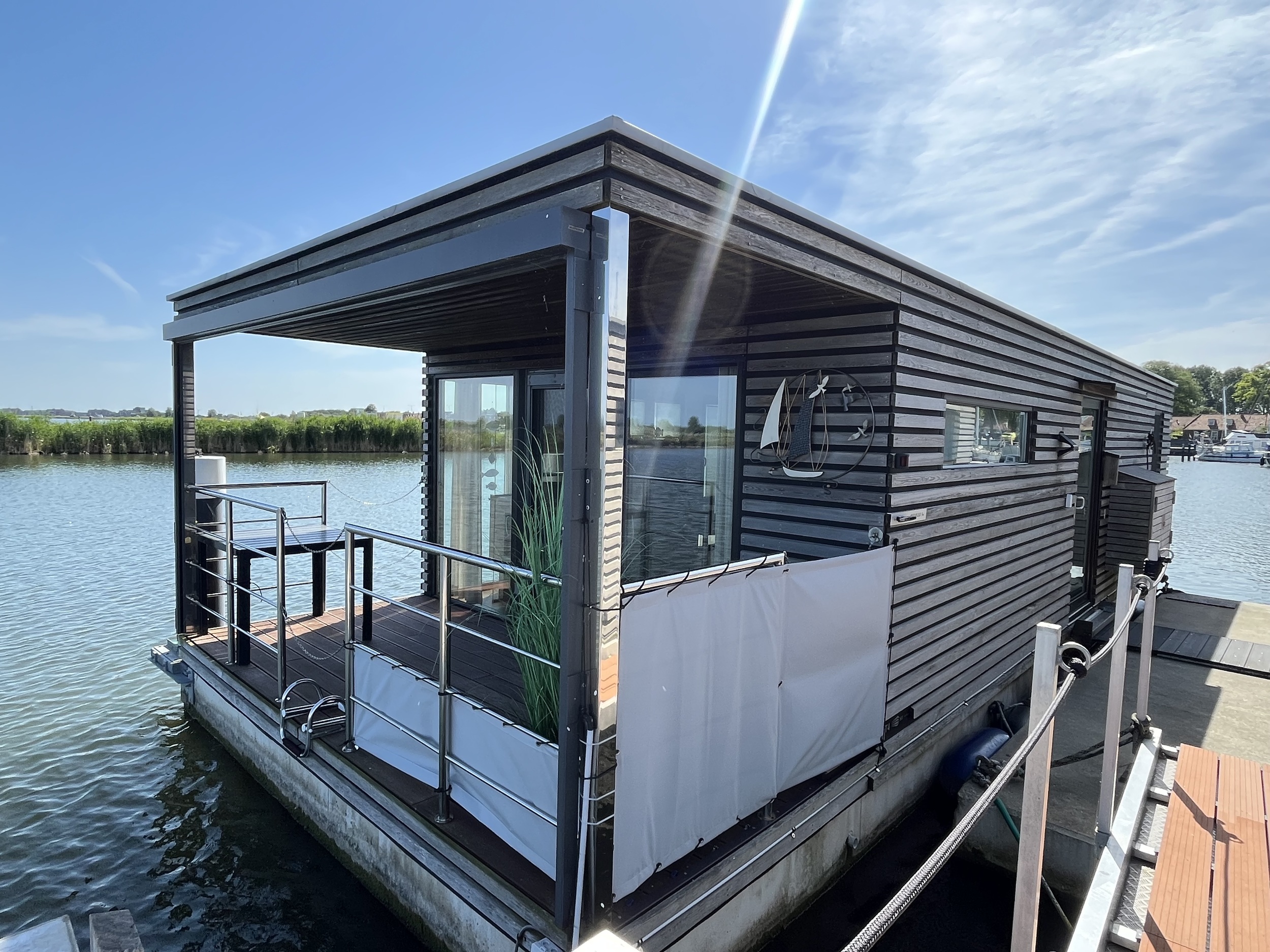 foto: 4 HT4 Houseboat Lelystad Ligplaats
