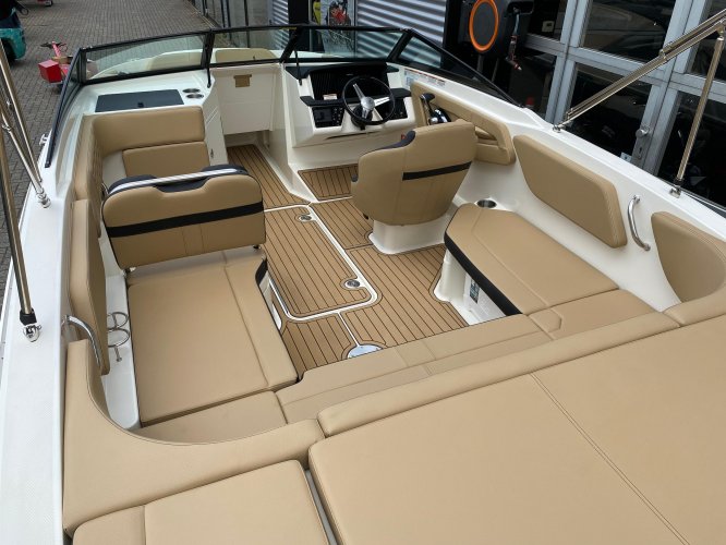 foto: 18 Sea Ray SPX 210 Outboard