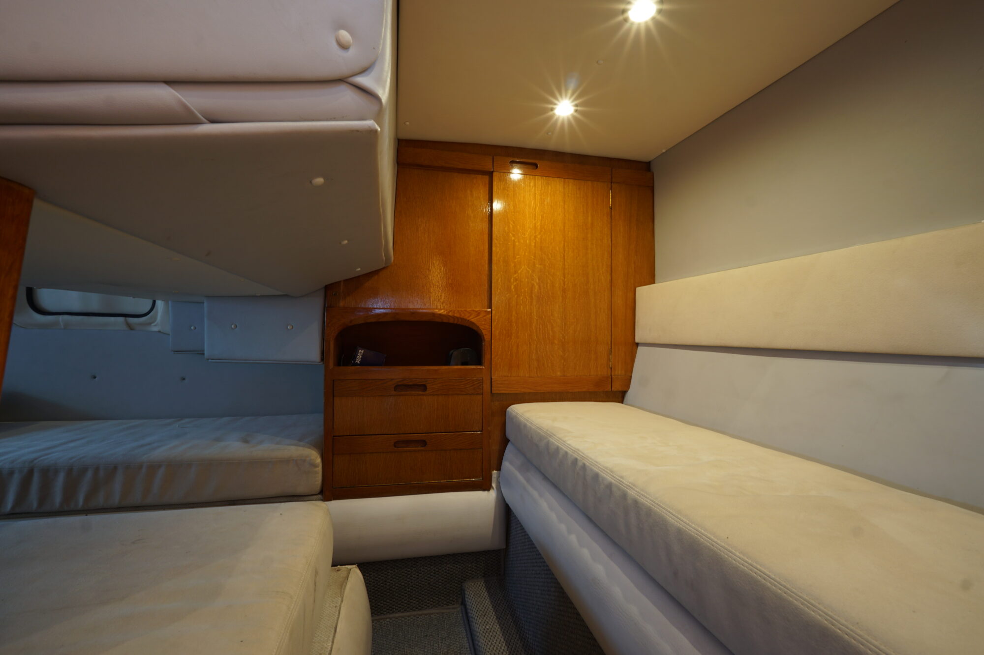 foto: 25 Sealine Sealine 328 Sport Bridge