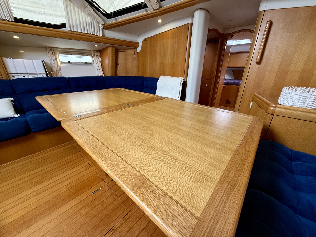 foto: 24 Oyster 45 Deck Saloon