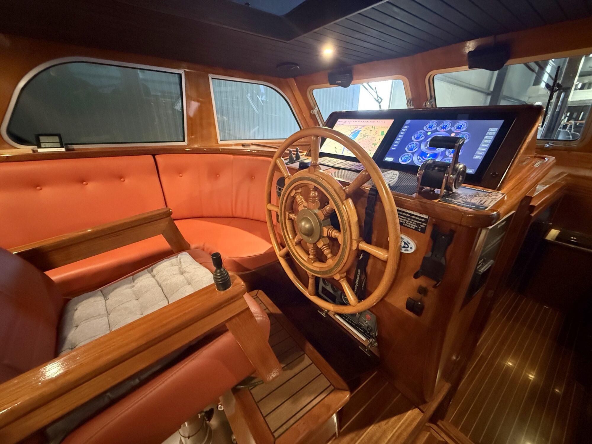 foto: 16 Crown yachts Crown Cruiser 12.85 OK Spiegeldeur