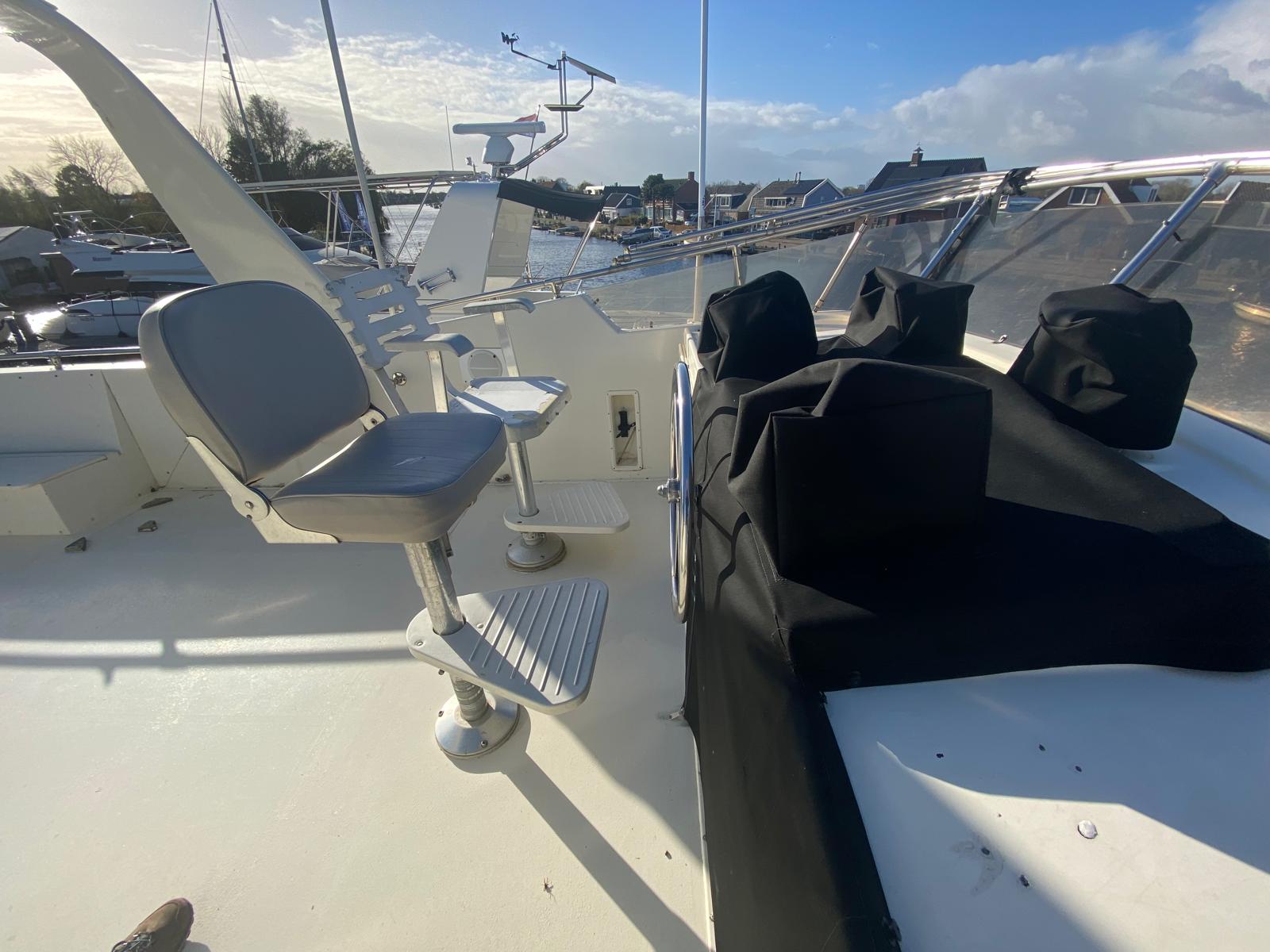 foto: 28 Hatteras 70 Fly ( Varend Woonschip )