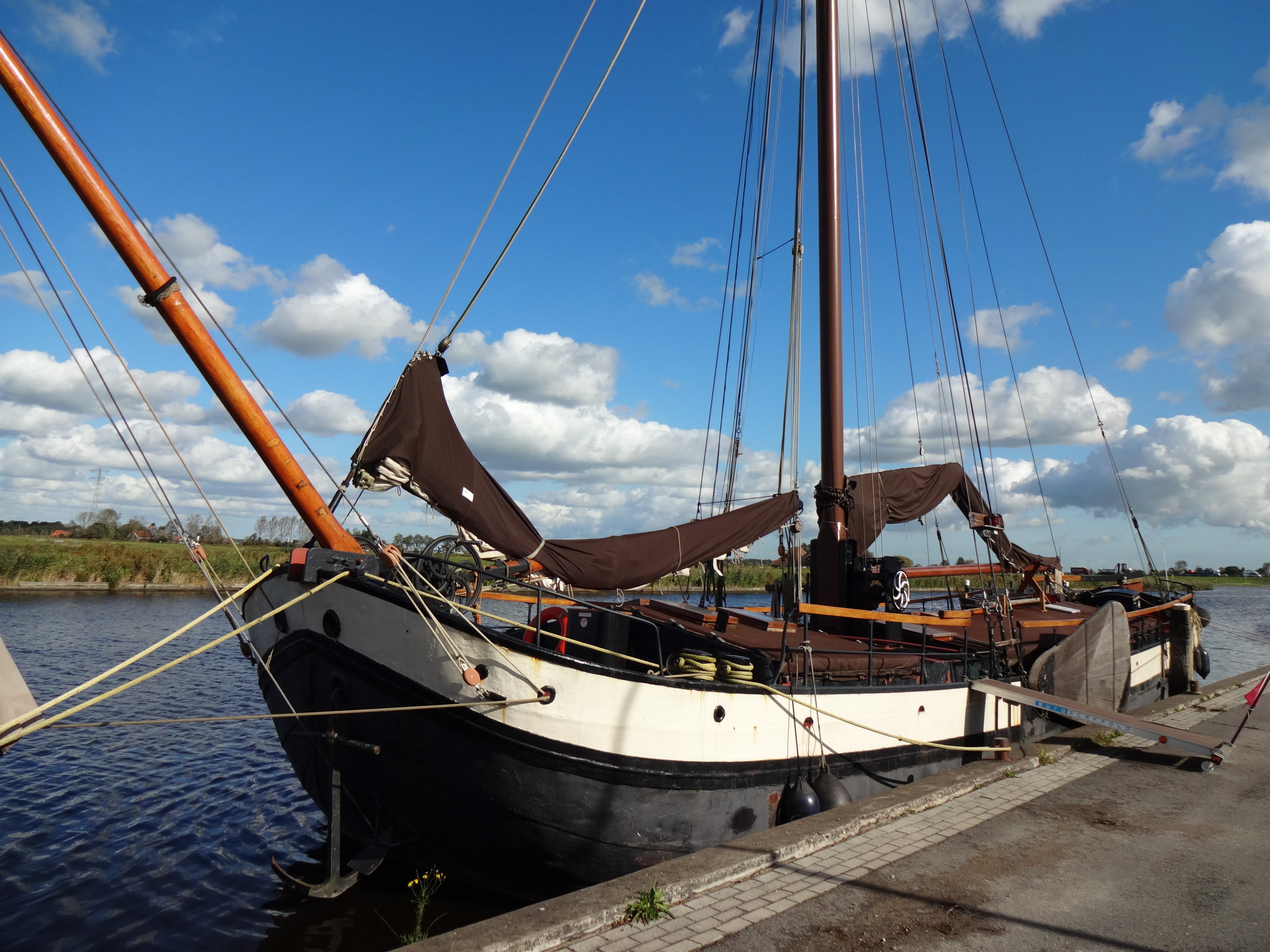 foto: 24 Hasselteraak 24.00 Charter/woonschip