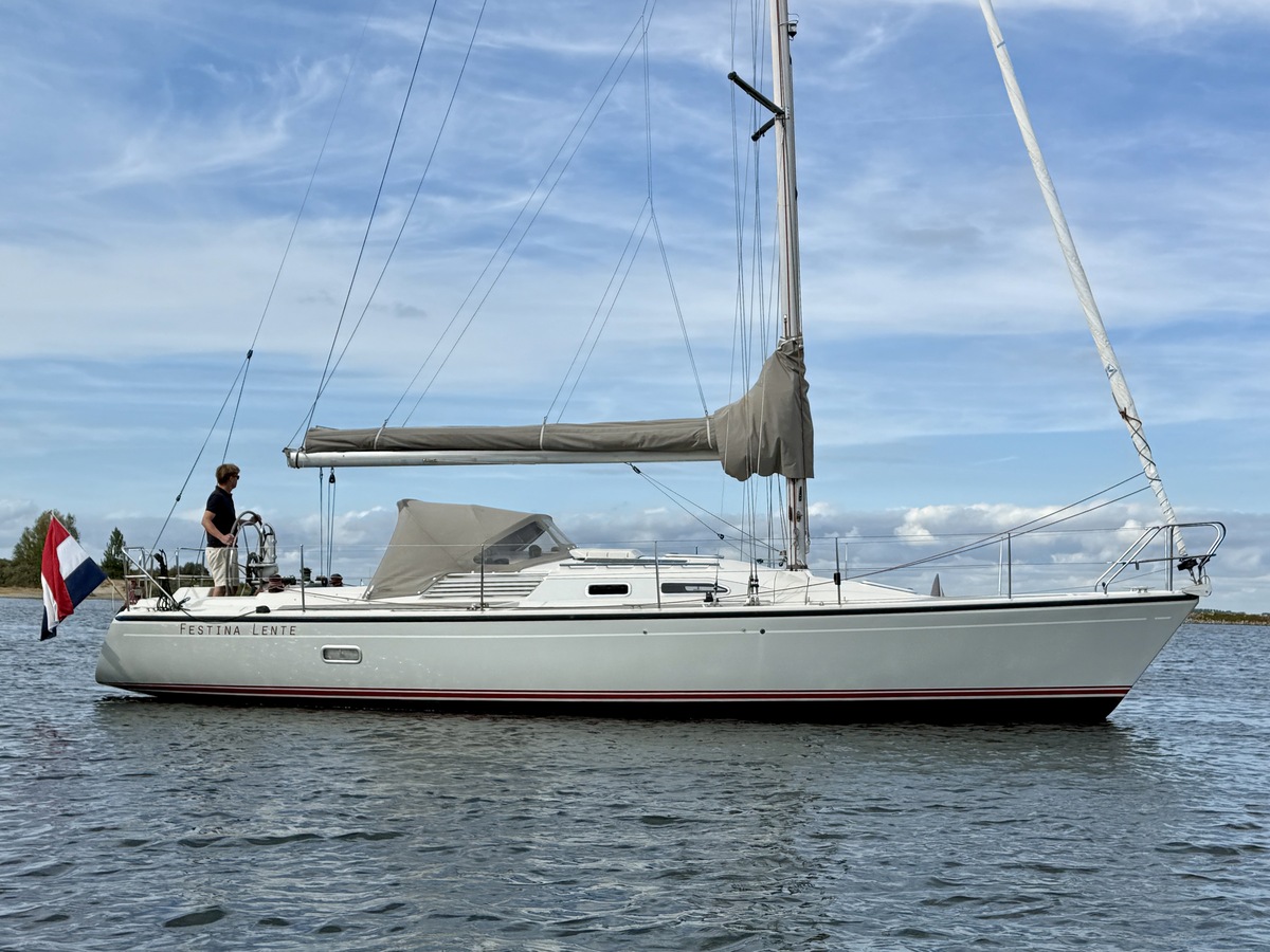 foto: 24 Dehler 37 cws 3-cabins