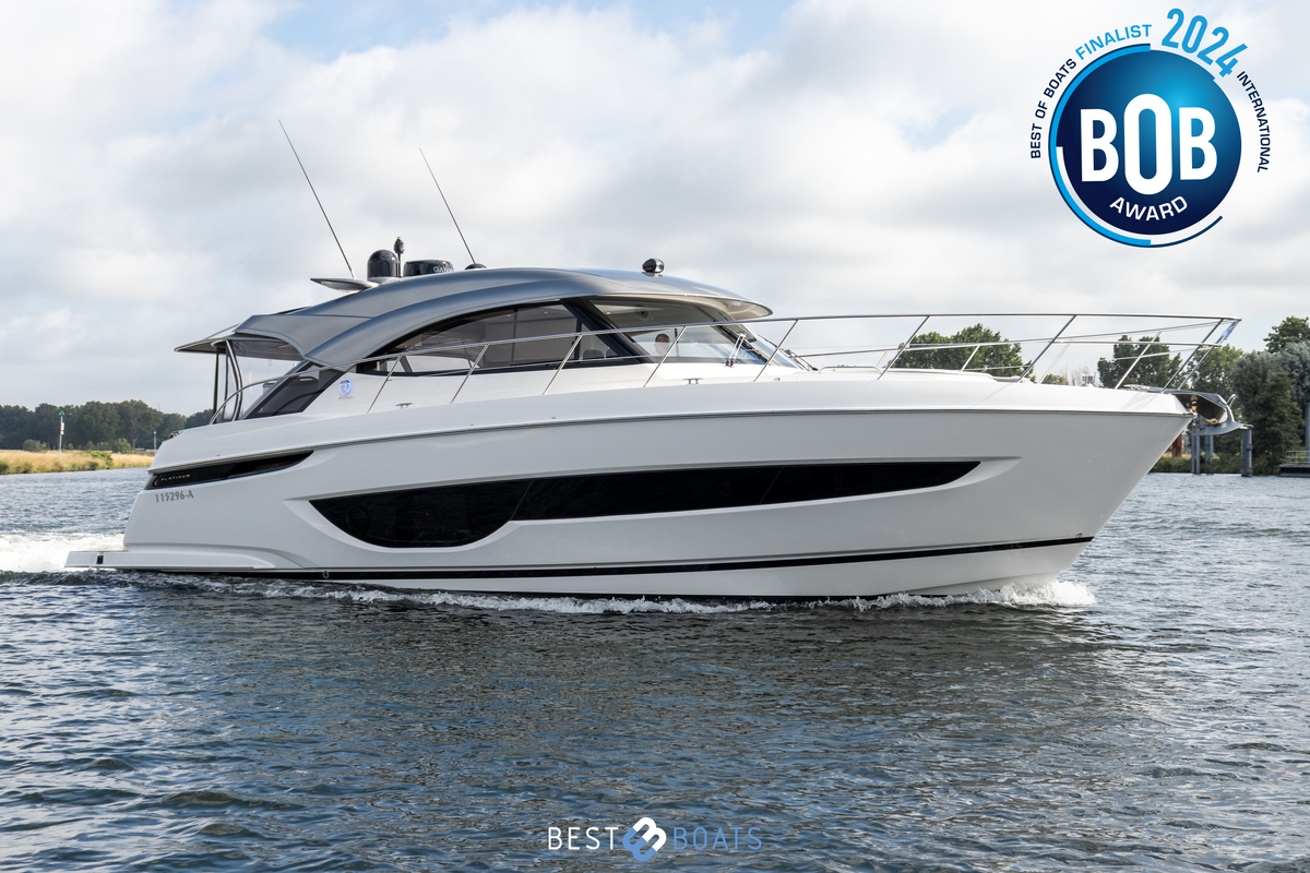 hoofdfoto: 1 Riviera 4600 SPORT YACHT-PLATINUM EDITION