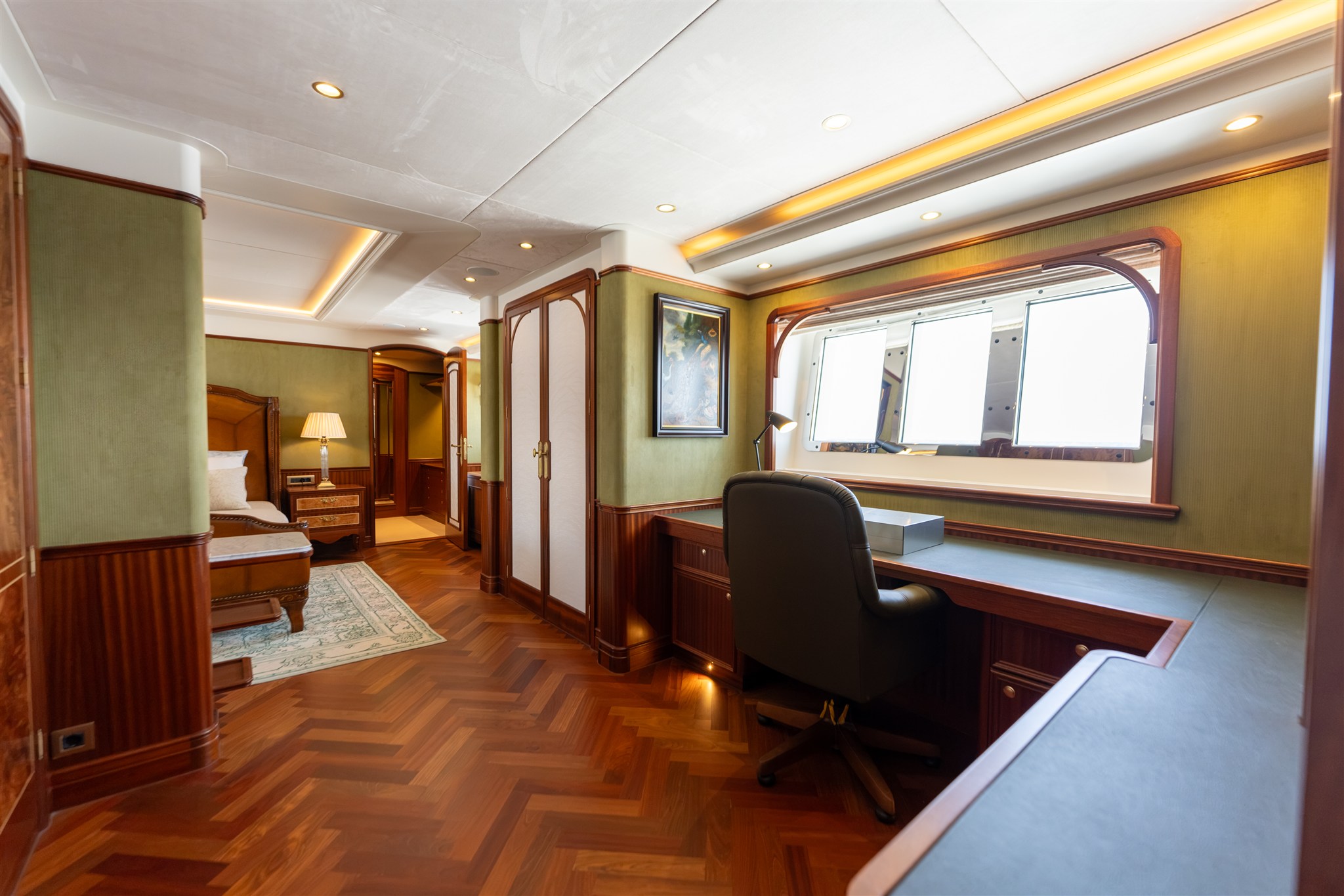 foto: 66 Van Der Valk Shipyard Custom Explorer