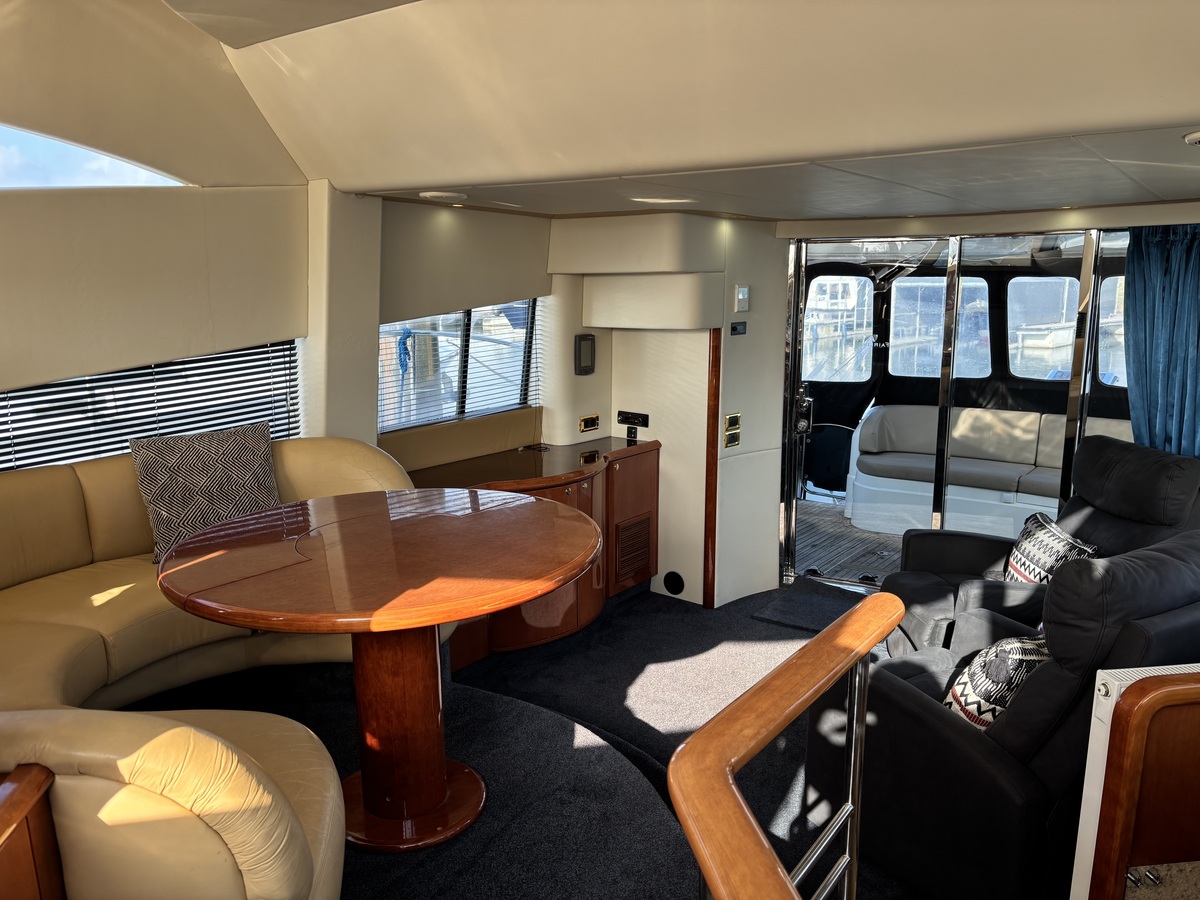 foto: 27 Fairline Squadron 52