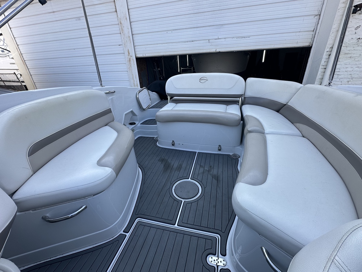 foto: 15 Crownline E6